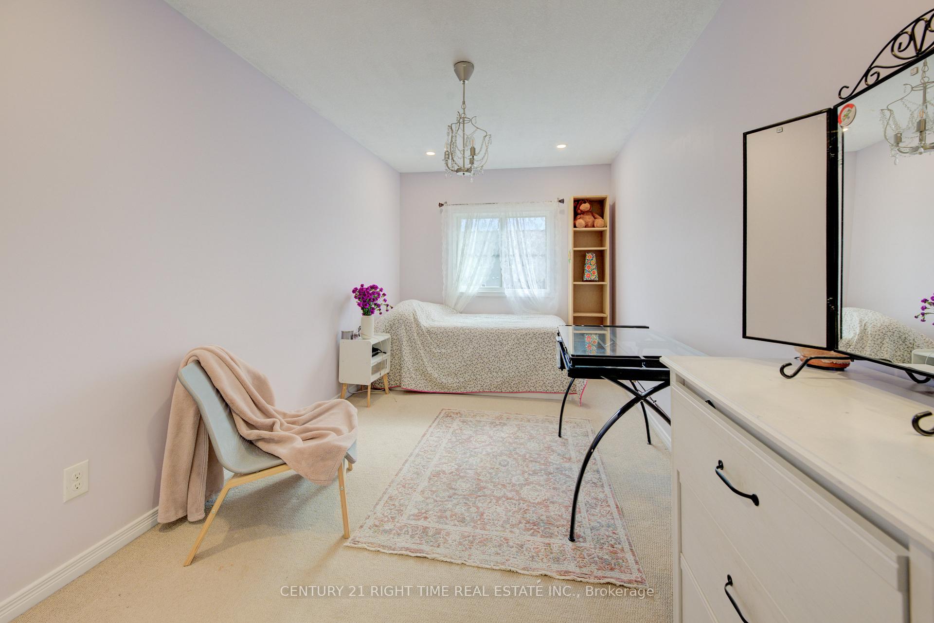 Photo 16 of 13 Machado Street, Kitchener — HOMEH