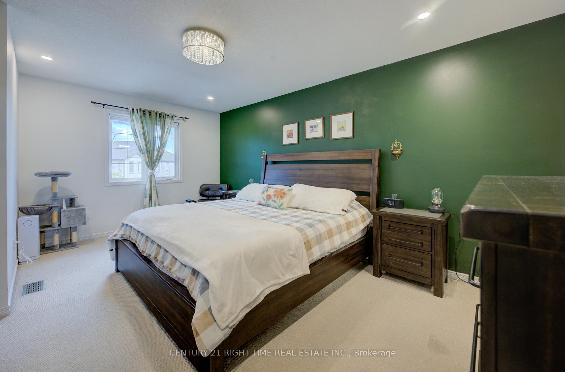 Photo 21 of 13 Machado Street, Kitchener — HOMEH