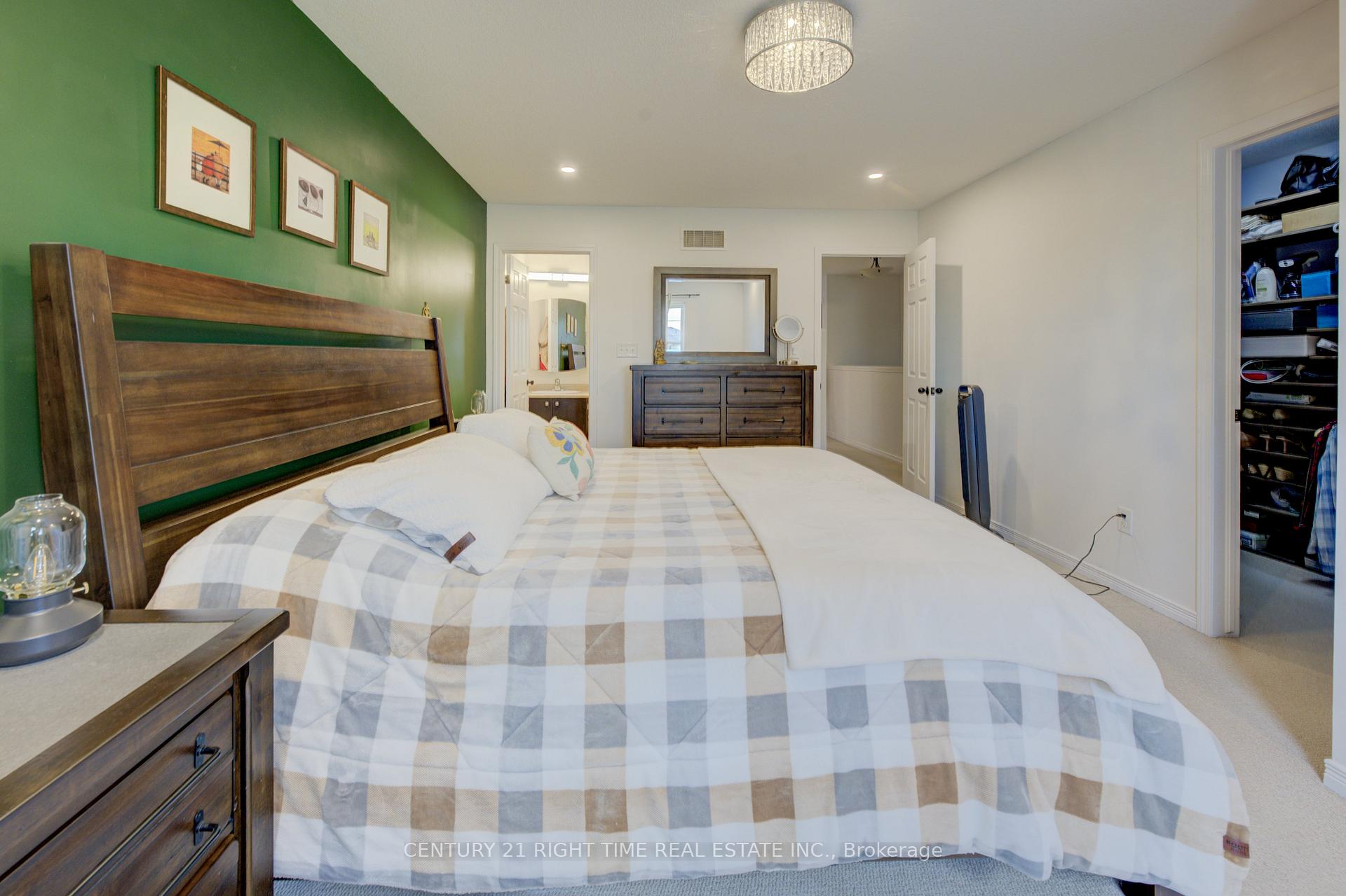 Photo 22 of 13 Machado Street, Kitchener — HOMEH