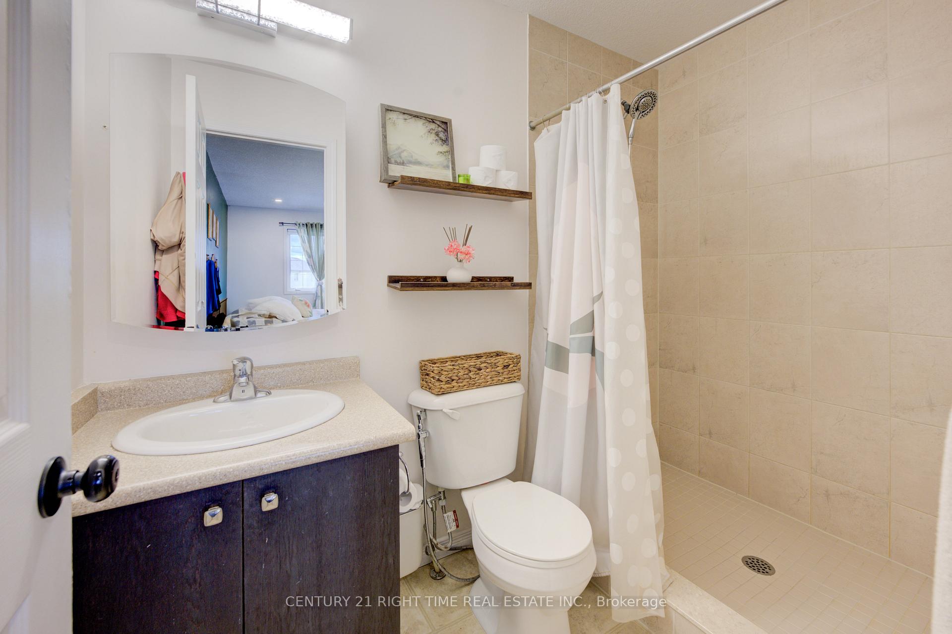Photo 24 of 13 Machado Street, Kitchener — HOMEH