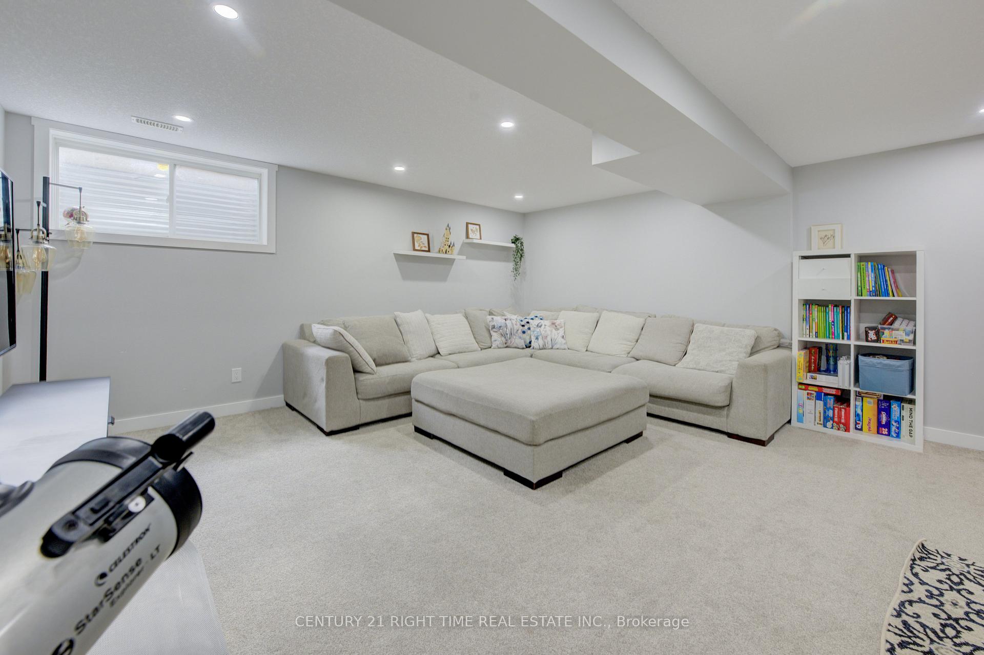 Photo 25 of 13 Machado Street, Kitchener — HOMEH