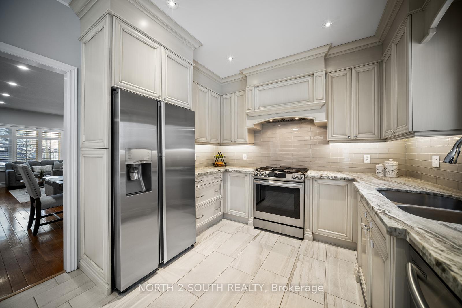 Photo 10 of 293 Mapleton Avenue, Barrie, Holly — HOMEH