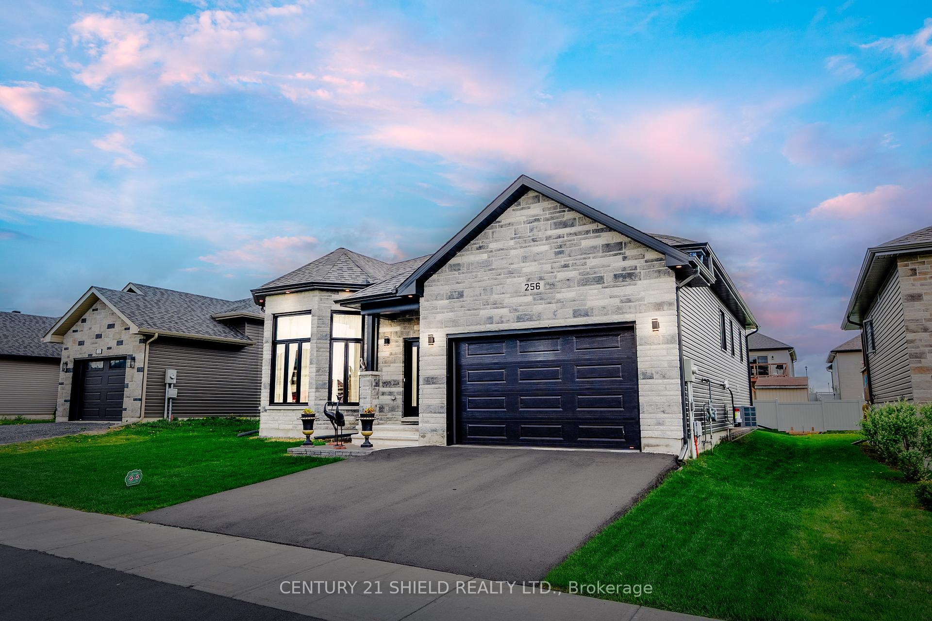 Photo 2 of 256 Gillis Avenue, Cornwall — HOMEH