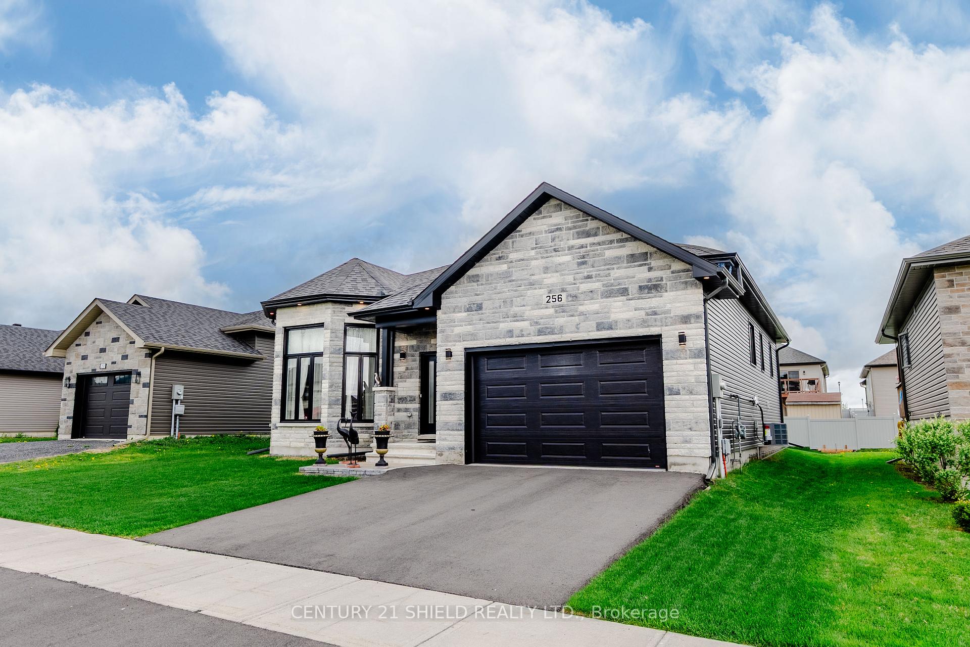 Photo 4 of 256 Gillis Avenue, Cornwall — HOMEH