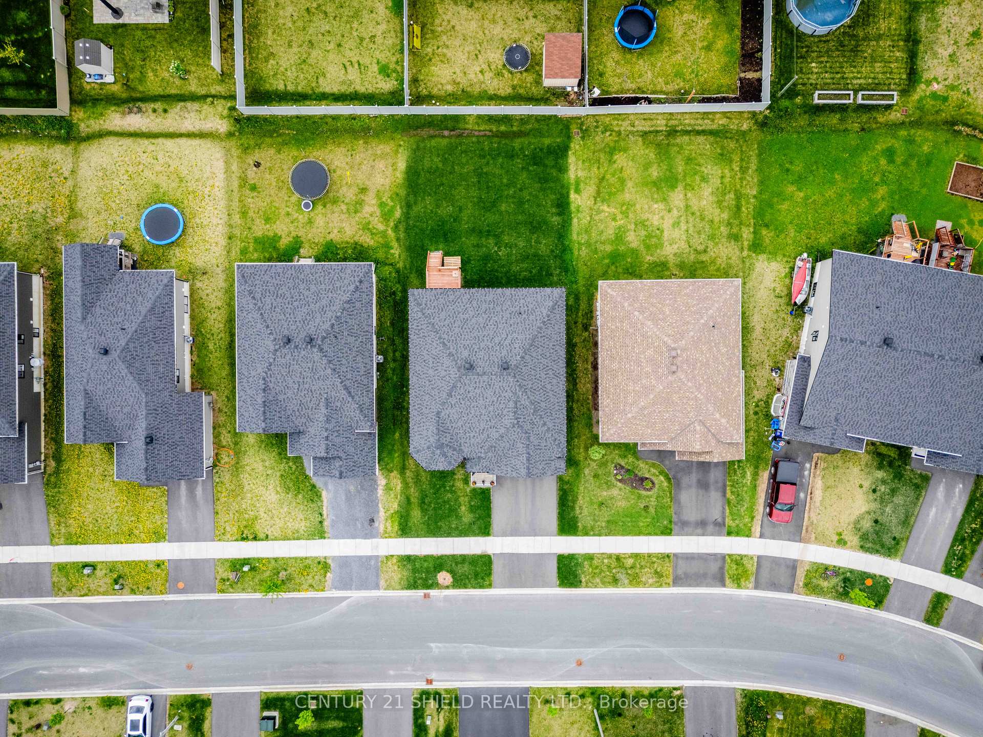 Photo 10 of 256 Gillis Avenue, Cornwall — HOMEH