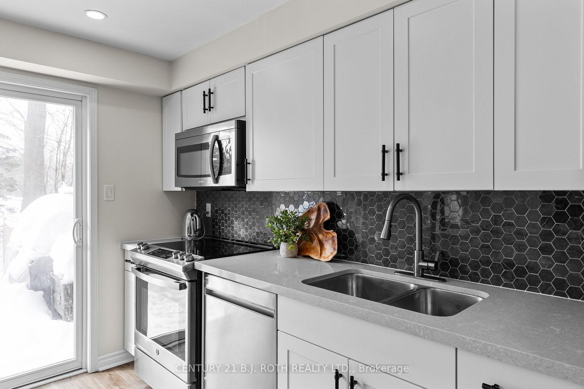 Photo 13 of Unit 2, 38 Kenwell Crescent, Barrie, Holly — HOMEH