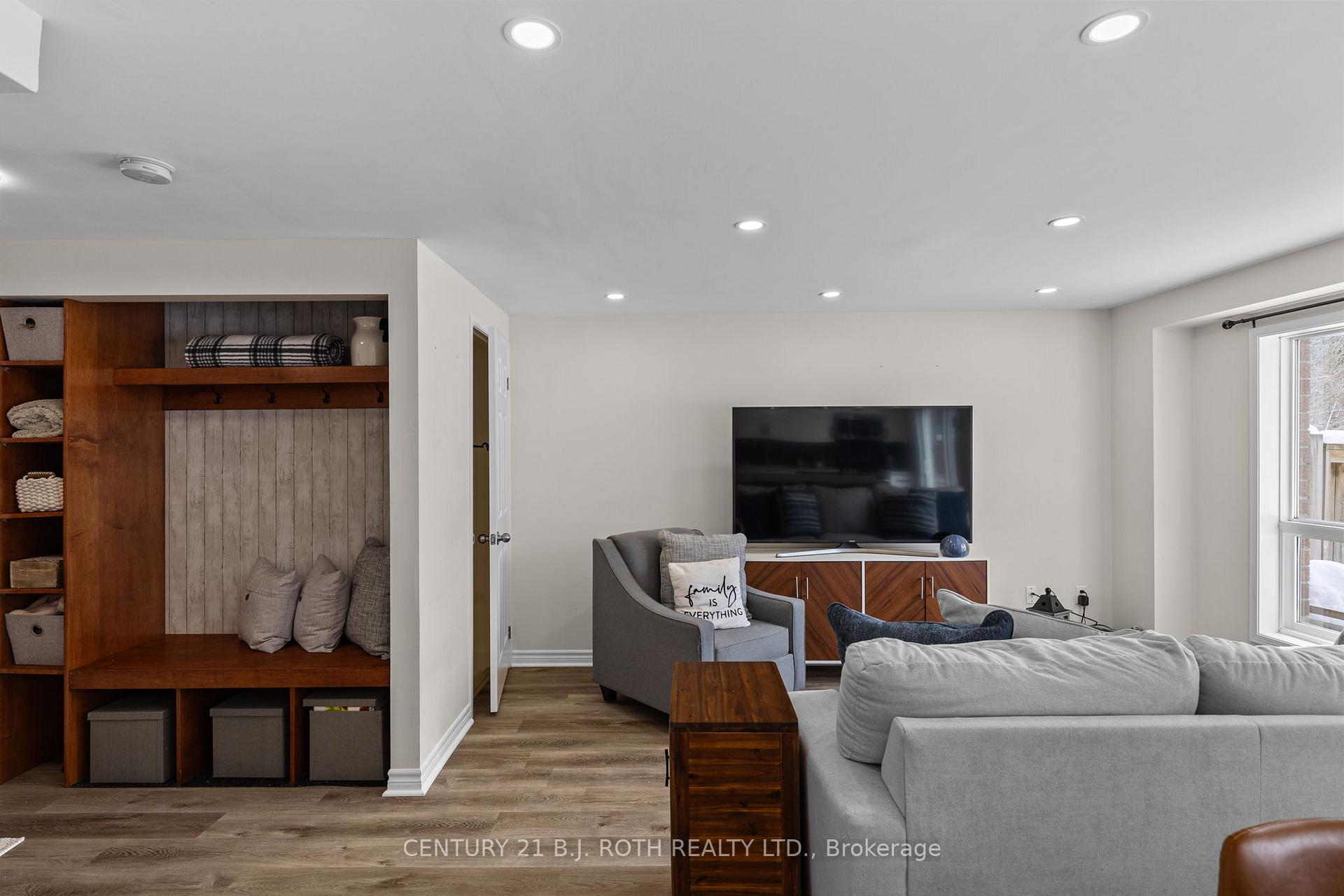 Photo 6 of Unit 2, 38 Kenwell Crescent, Barrie, Holly — HOMEH