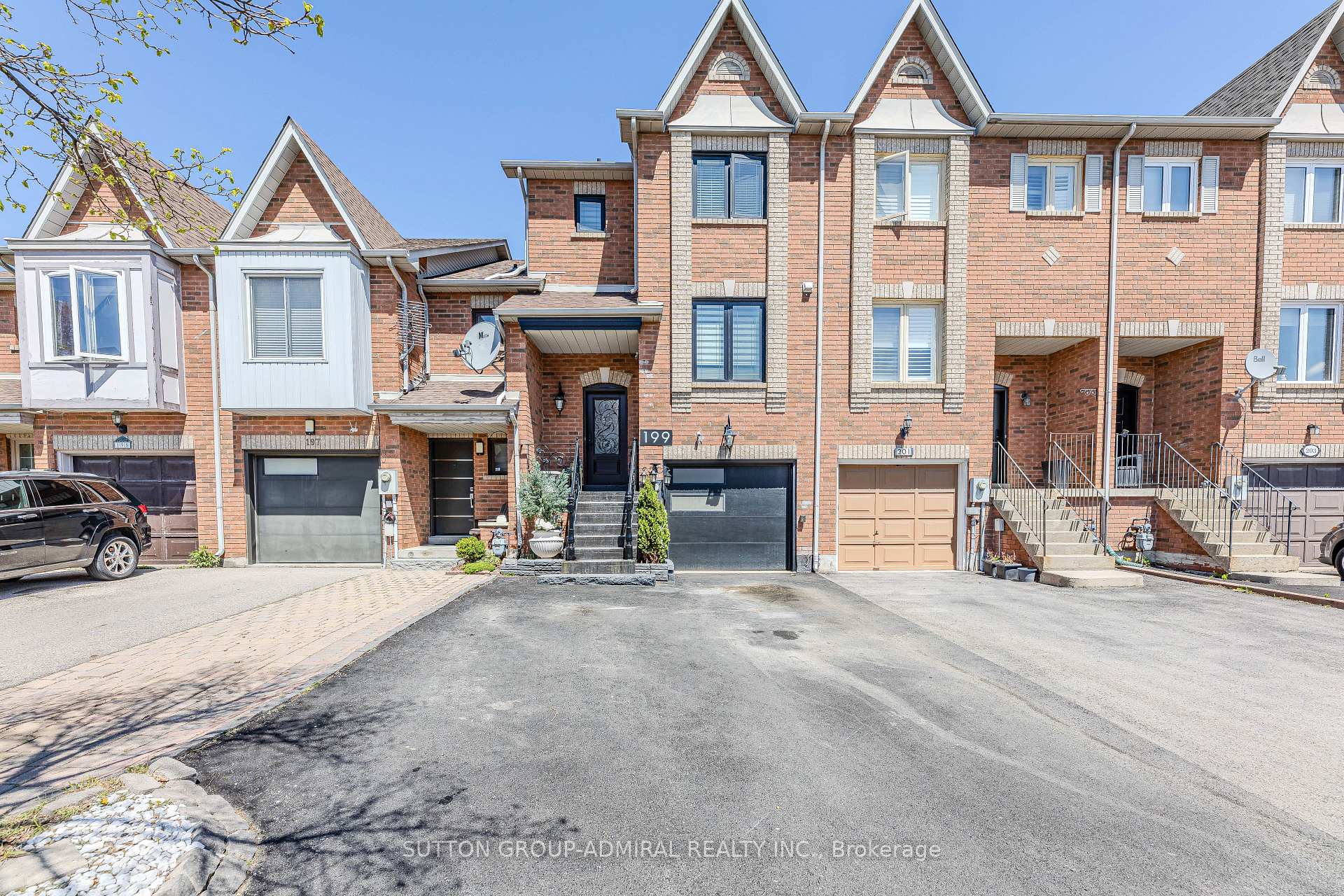 Photo 1 of 199 Kelso Crescent, Vaughan, Maple — HOMEH
