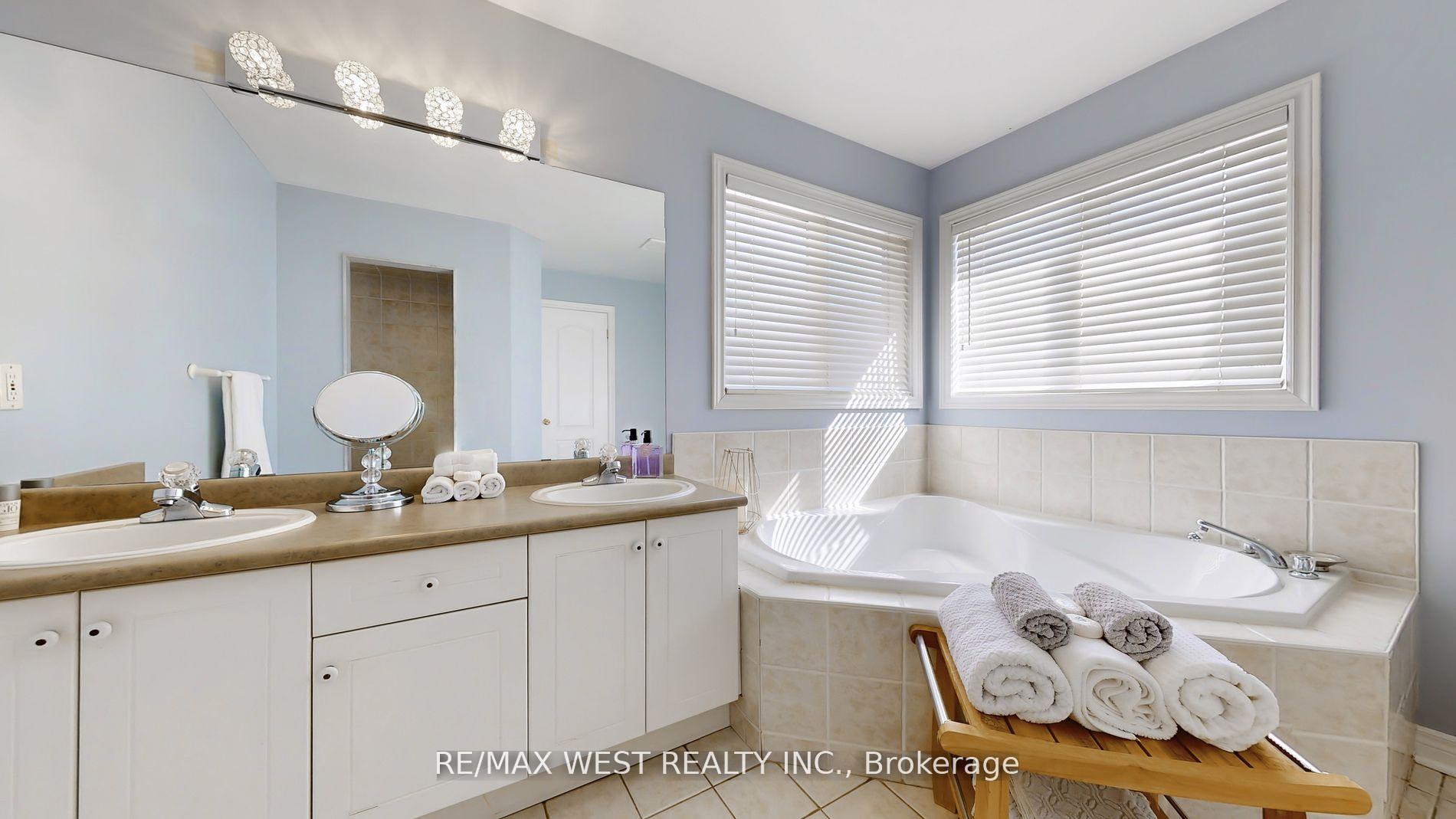 Photo 10 of 61 Sgotto Boulevard, Vaughan, Sonoma Heights — HOMEH