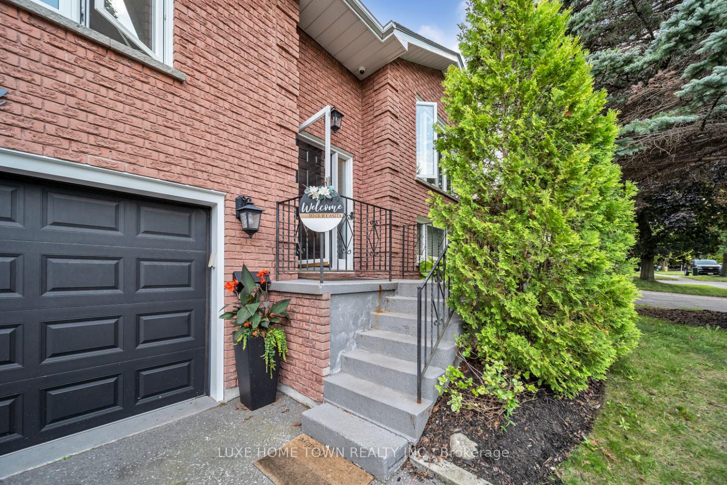 Photo 4 of 89 Pinedale Crescent, Clarington, Courtice — HOMEH