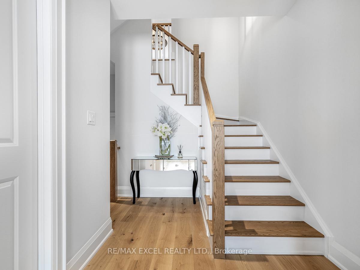 Photo 2 of 230 Rustle Woods Avenue, Markham, Cornell — HOMEH
