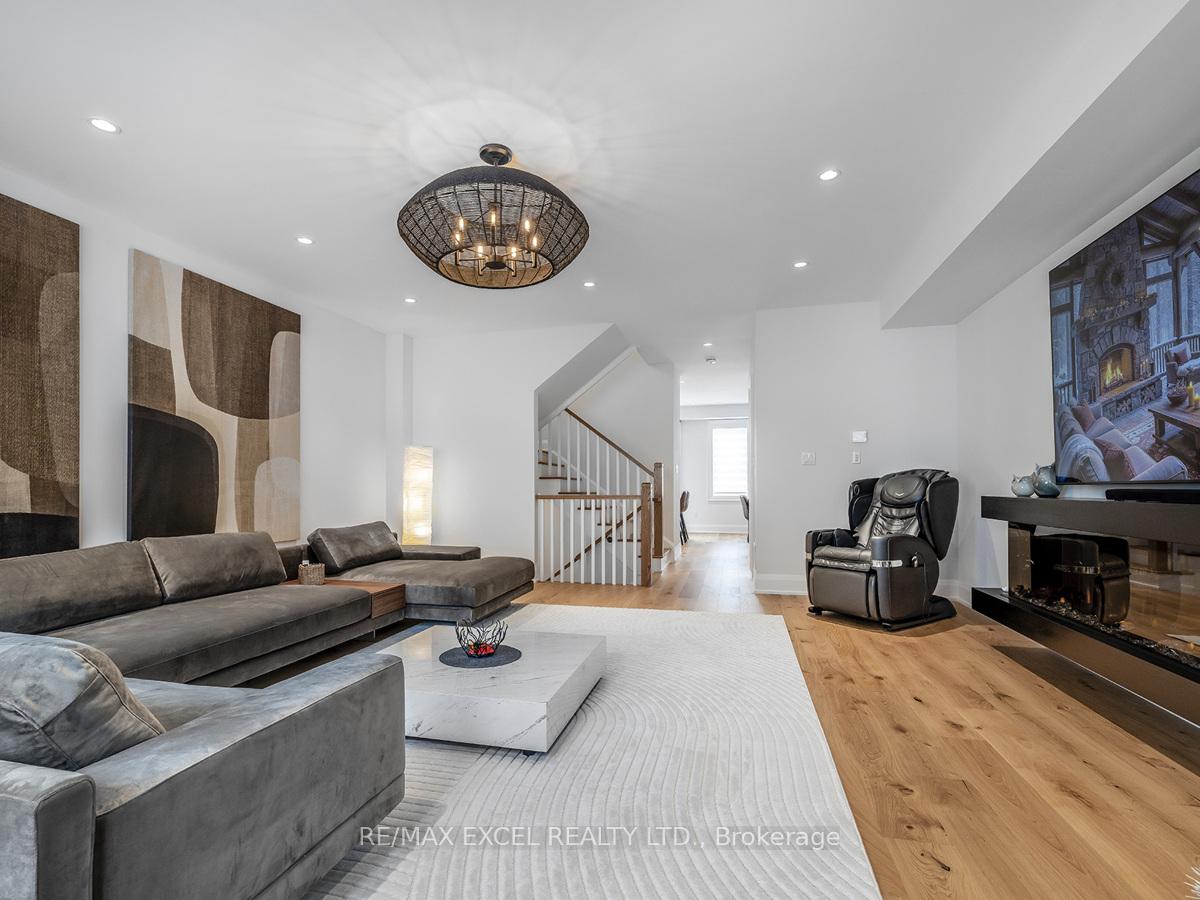 Photo 7 of 230 Rustle Woods Avenue, Markham, Cornell — HOMEH