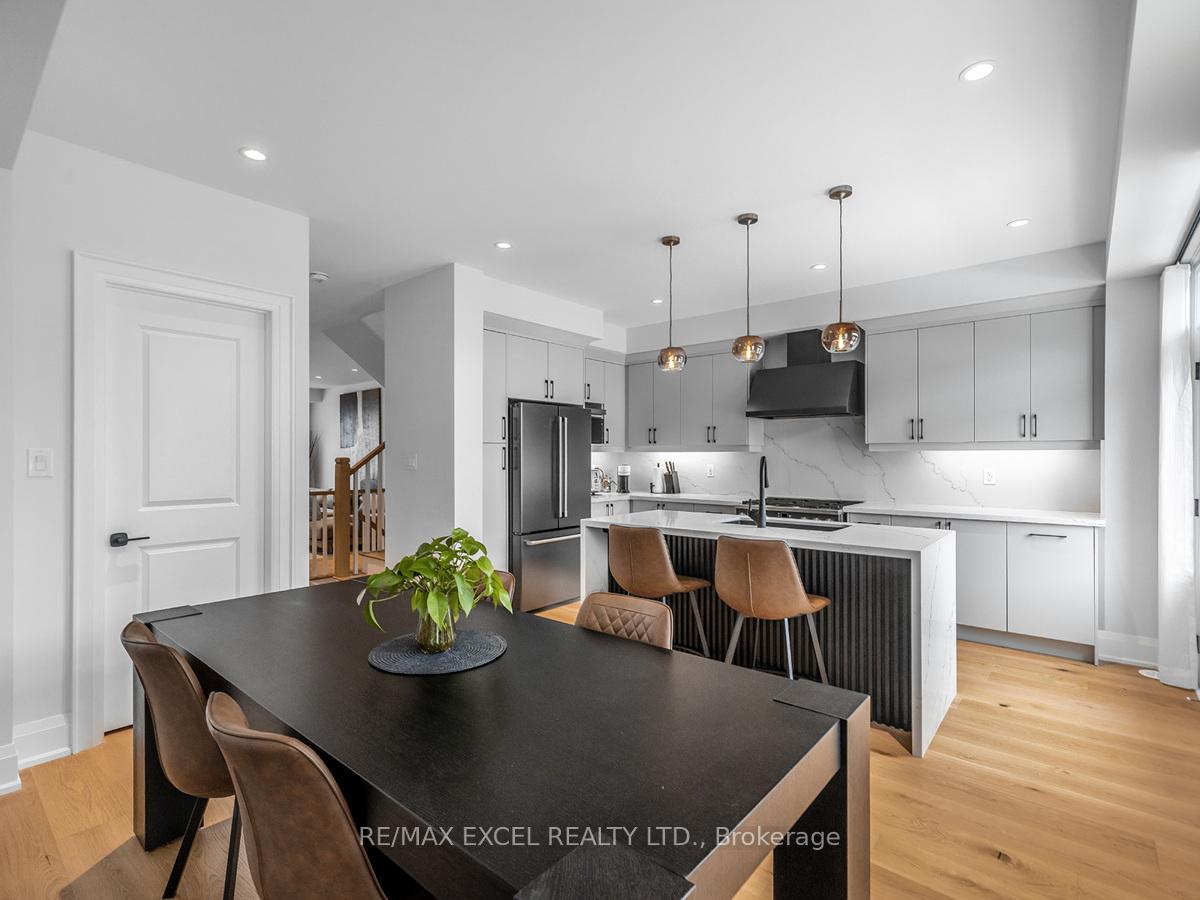 Photo 10 of 230 Rustle Woods Avenue, Markham, Cornell — HOMEH