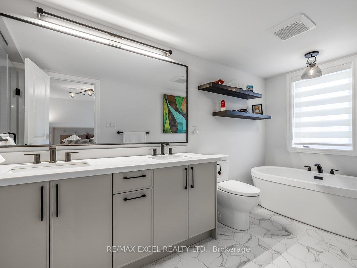 Photo 24 of 230 Rustle Woods Avenue, Markham, Cornell — HOMEH