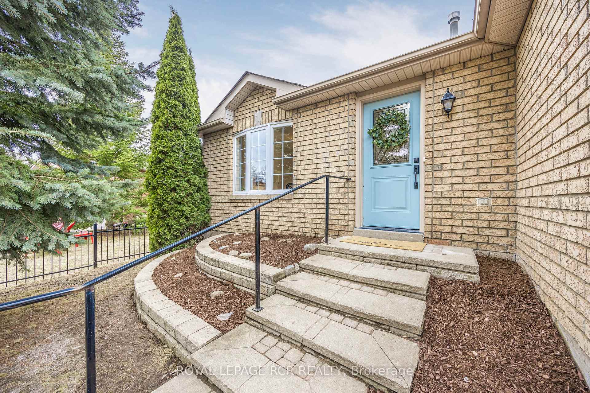 Photo 13 of 161 Wessenger Drive, Barrie, Holly — HOMEH