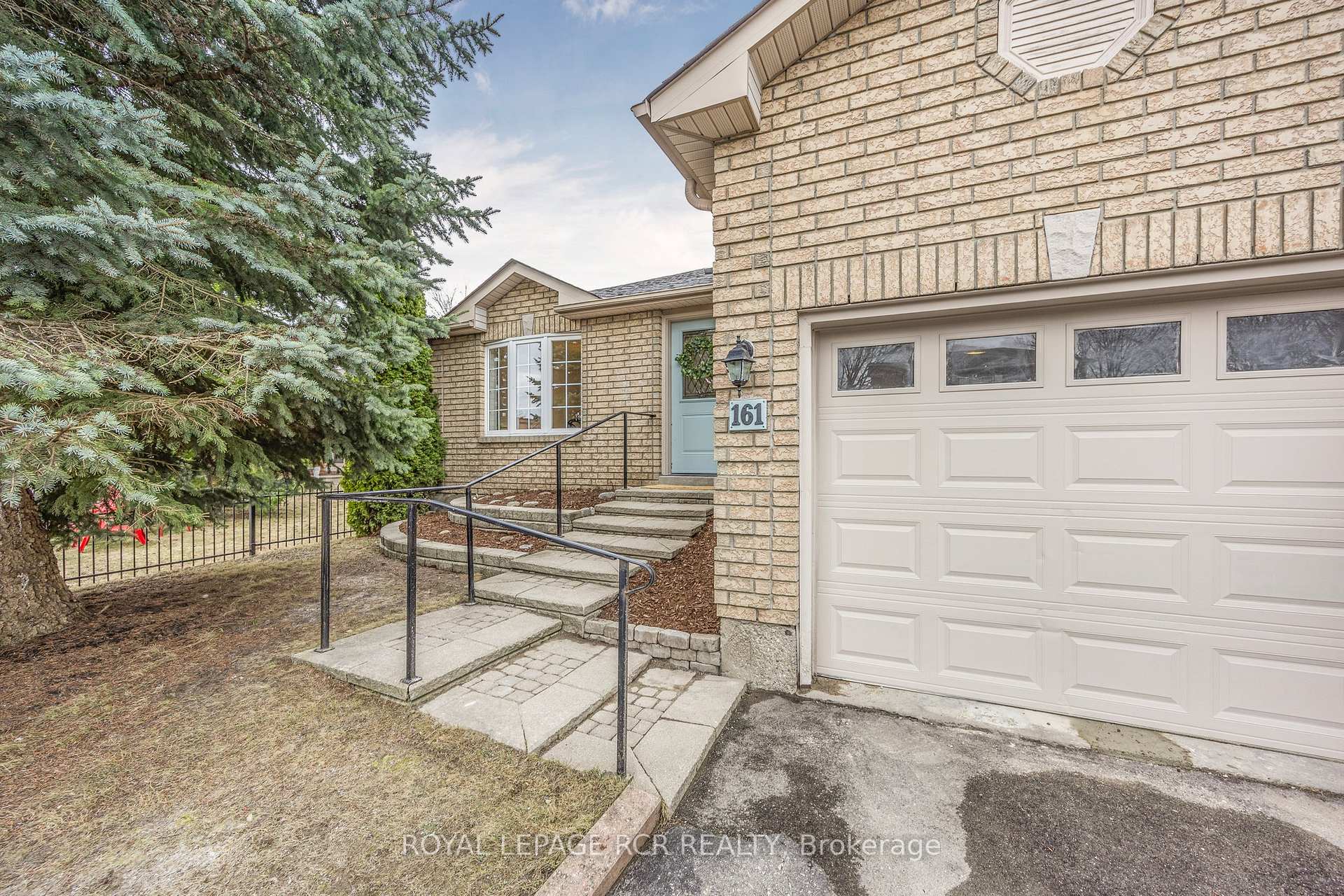Photo 5 of 161 Wessenger Drive, Barrie, Holly — HOMEH