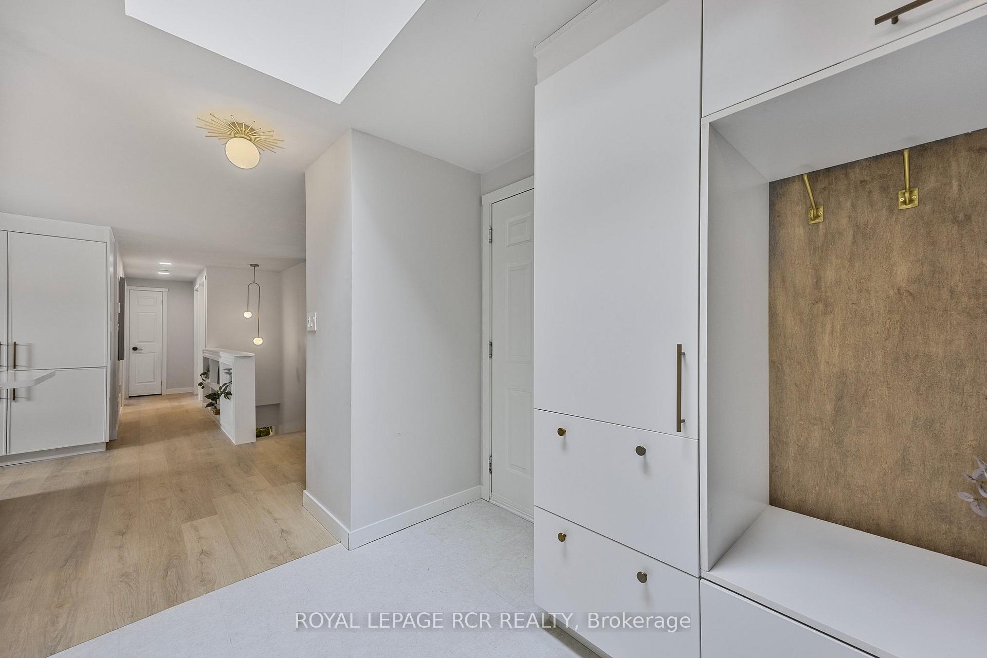 Photo 3 of 161 Wessenger Drive, Barrie, Holly — HOMEH