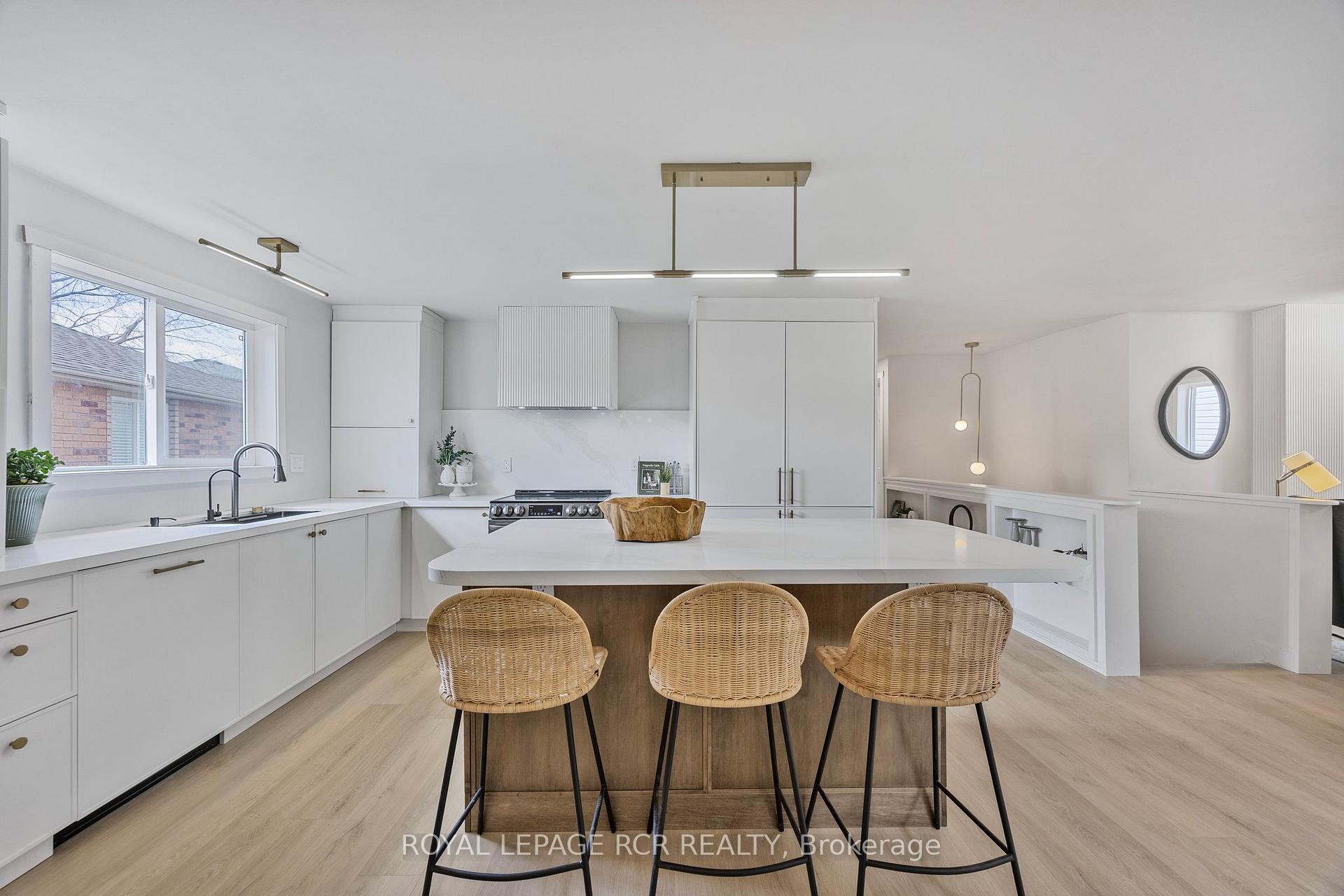 Photo 9 of 161 Wessenger Drive, Barrie, Holly — HOMEH