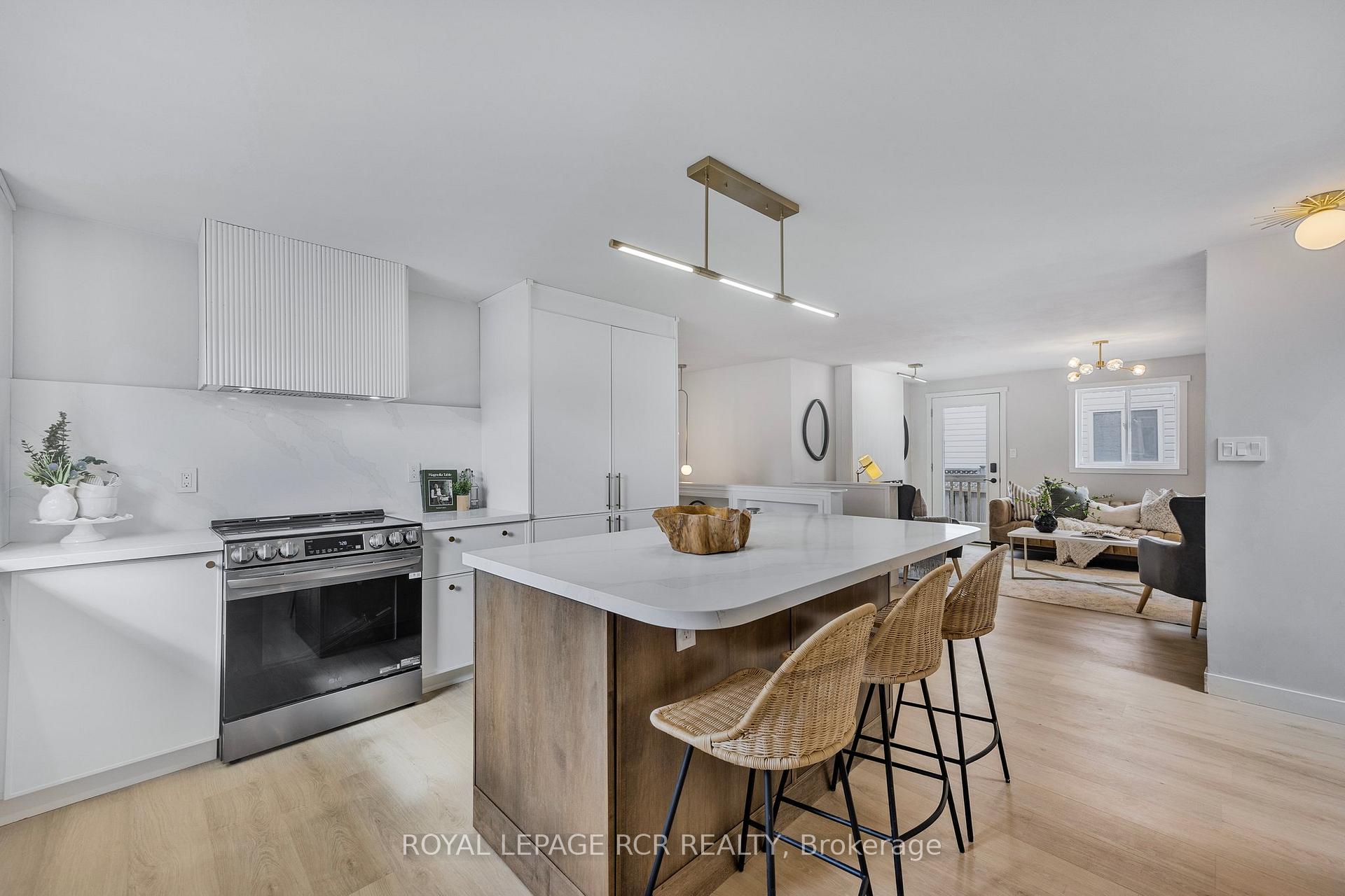 Photo 7 of 161 Wessenger Drive, Barrie, Holly — HOMEH
