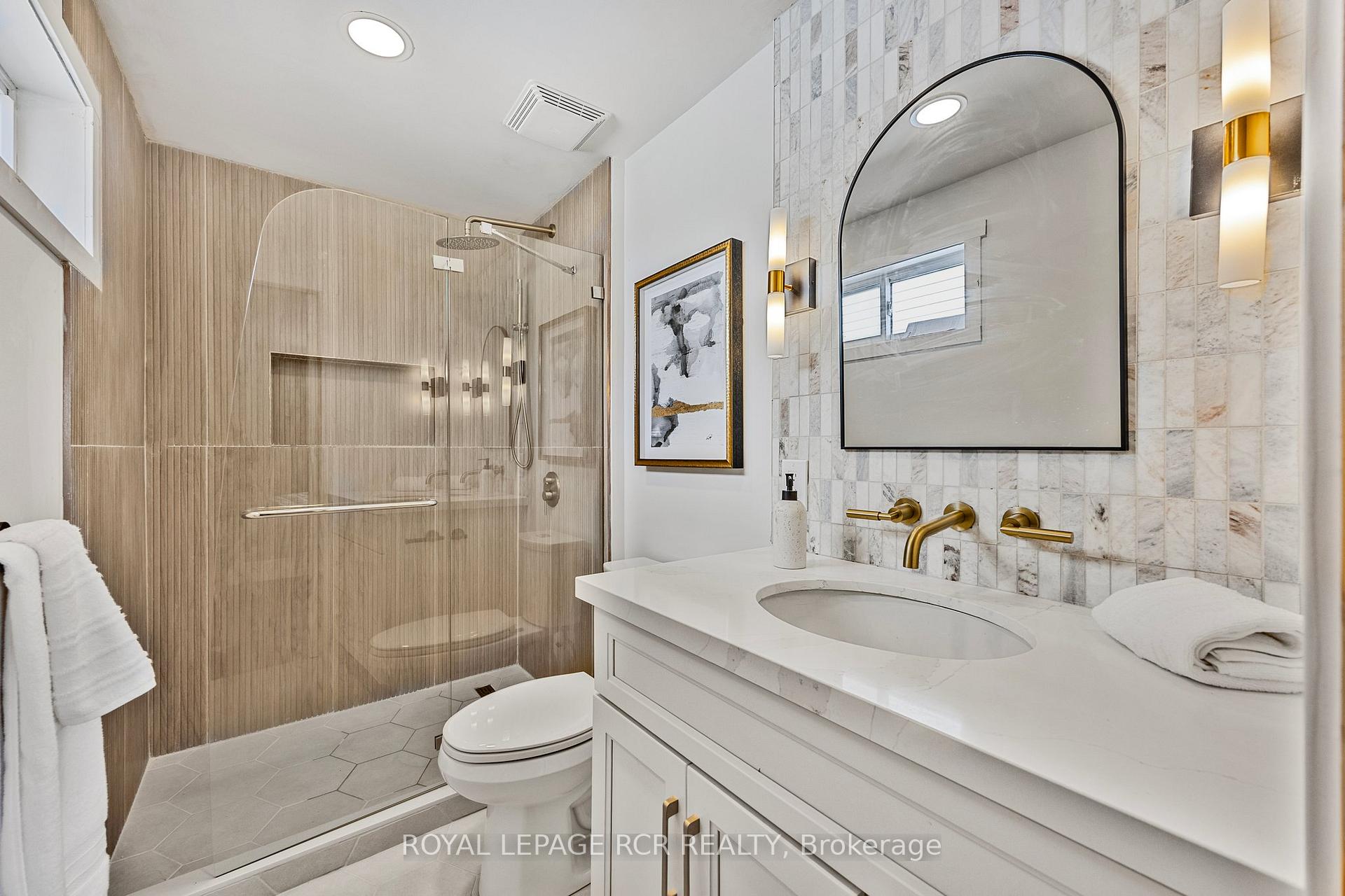 Photo 21 of 161 Wessenger Drive, Barrie, Holly — HOMEH
