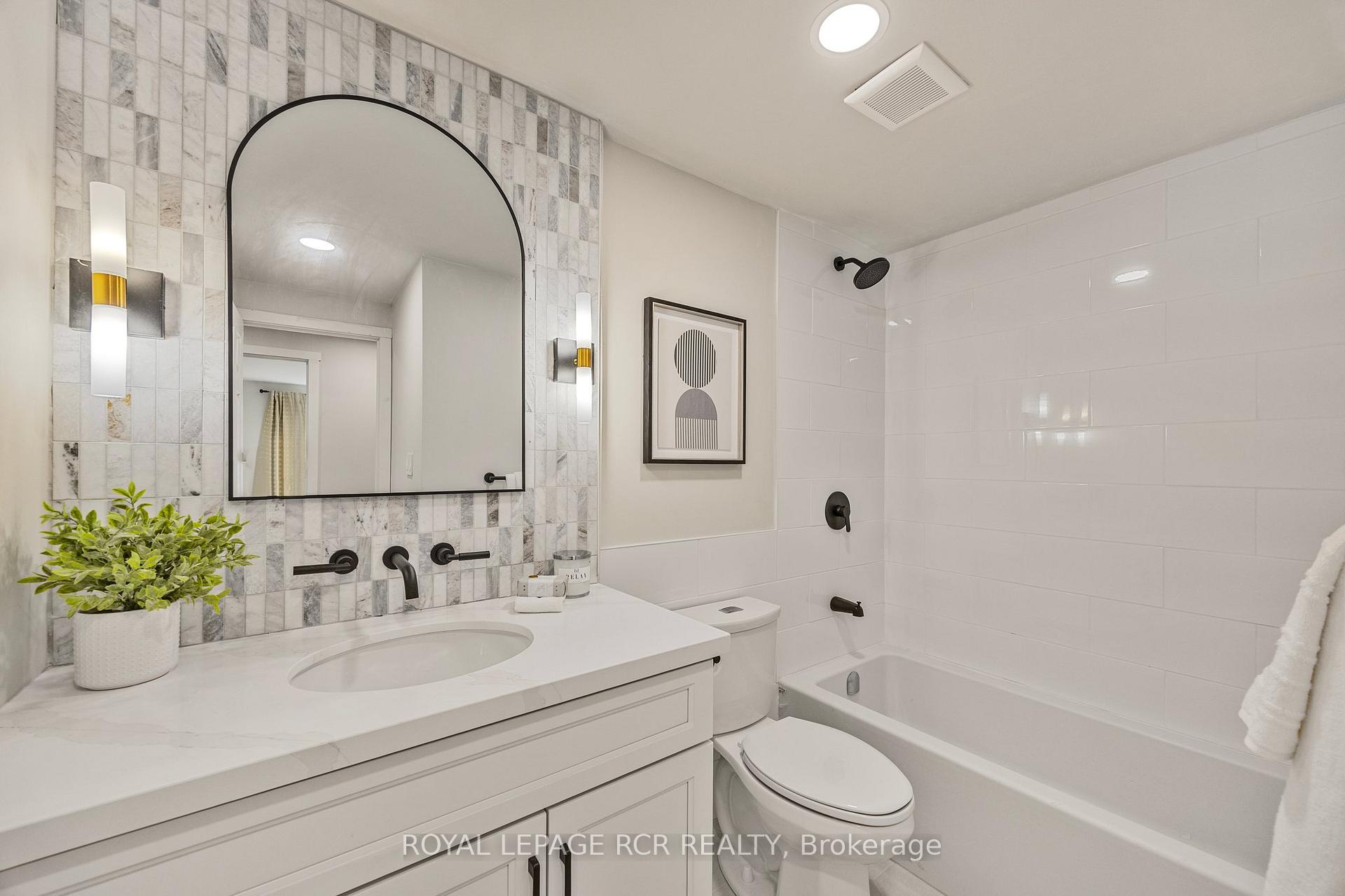 Photo 20 of 161 Wessenger Drive, Barrie, Holly — HOMEH
