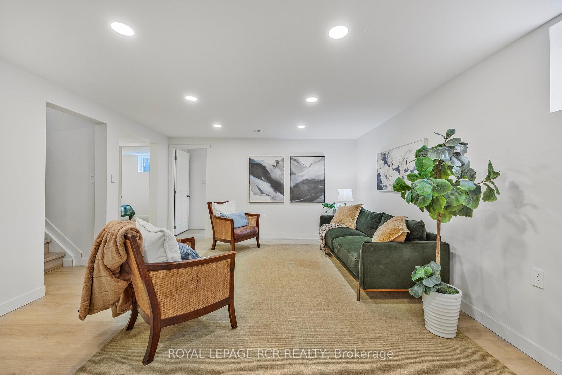 Photo 36 of 161 Wessenger Drive, Barrie, Holly — HOMEH