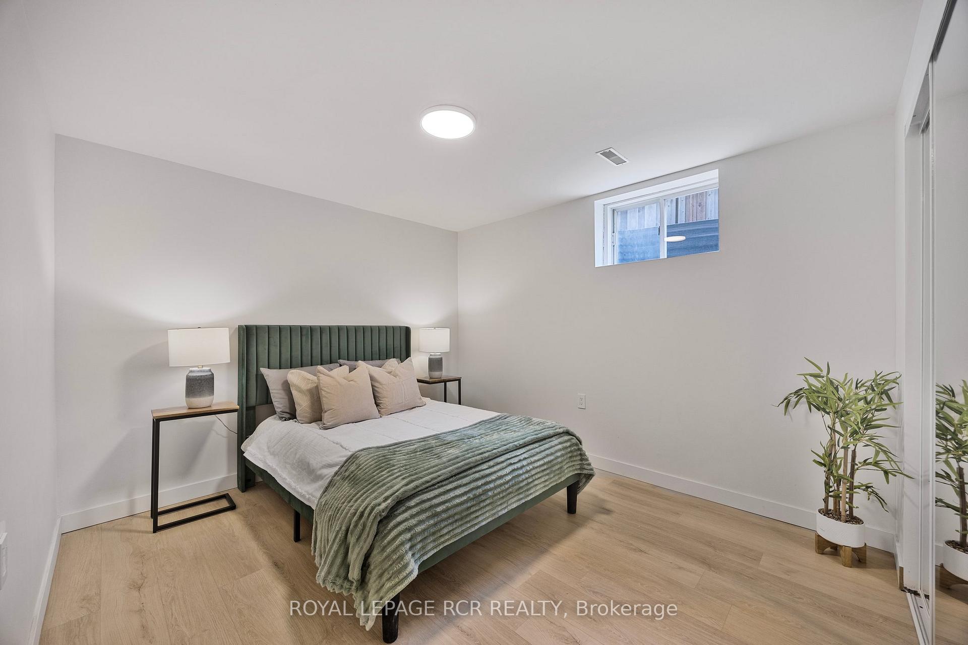 Photo 34 of 161 Wessenger Drive, Barrie, Holly — HOMEH