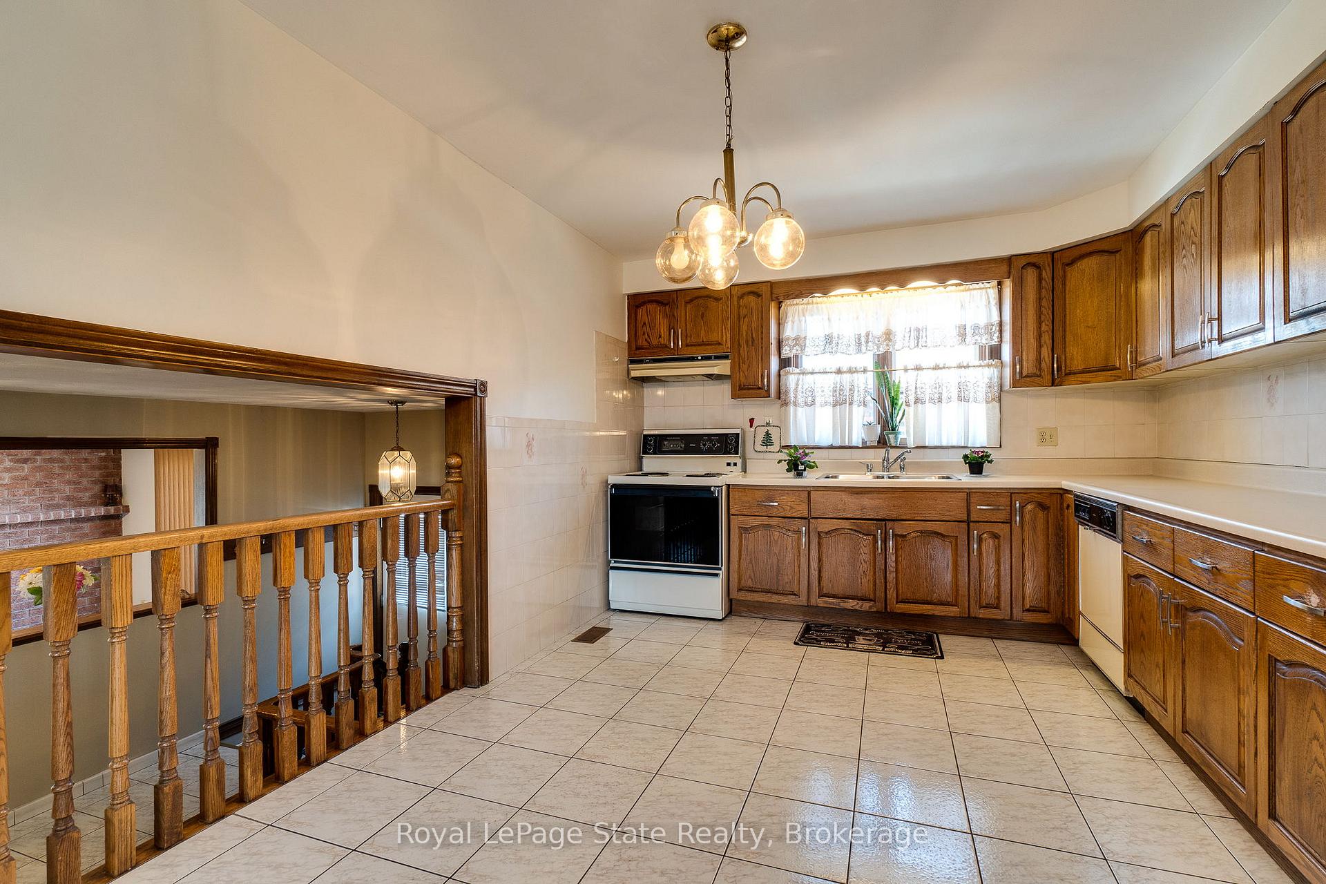 Photo 16 of 239 Millen Road, Hamilton, Stoney Creek — HOMEH