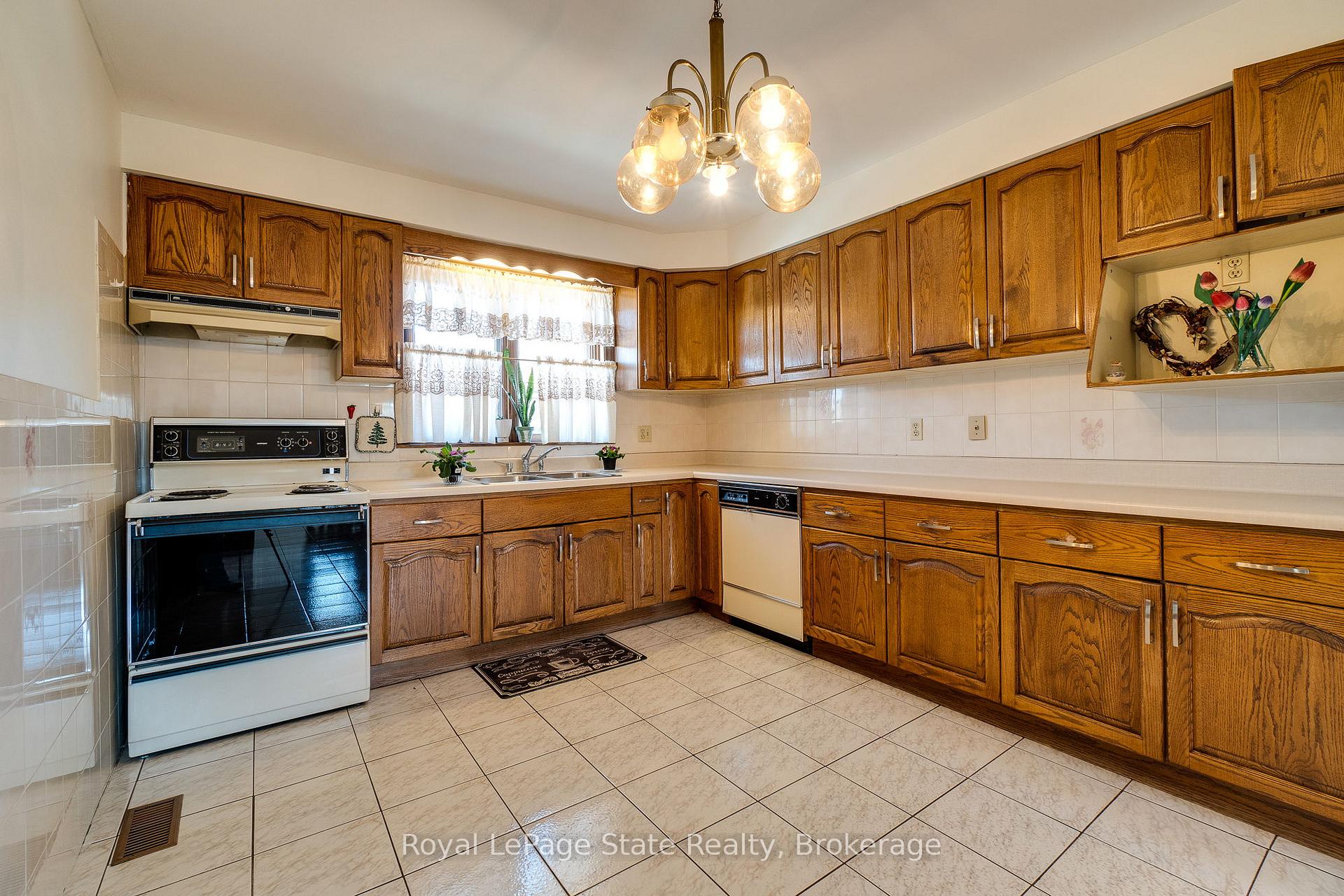 Photo 5 of 239 Millen Road, Hamilton, Stoney Creek — HOMEH