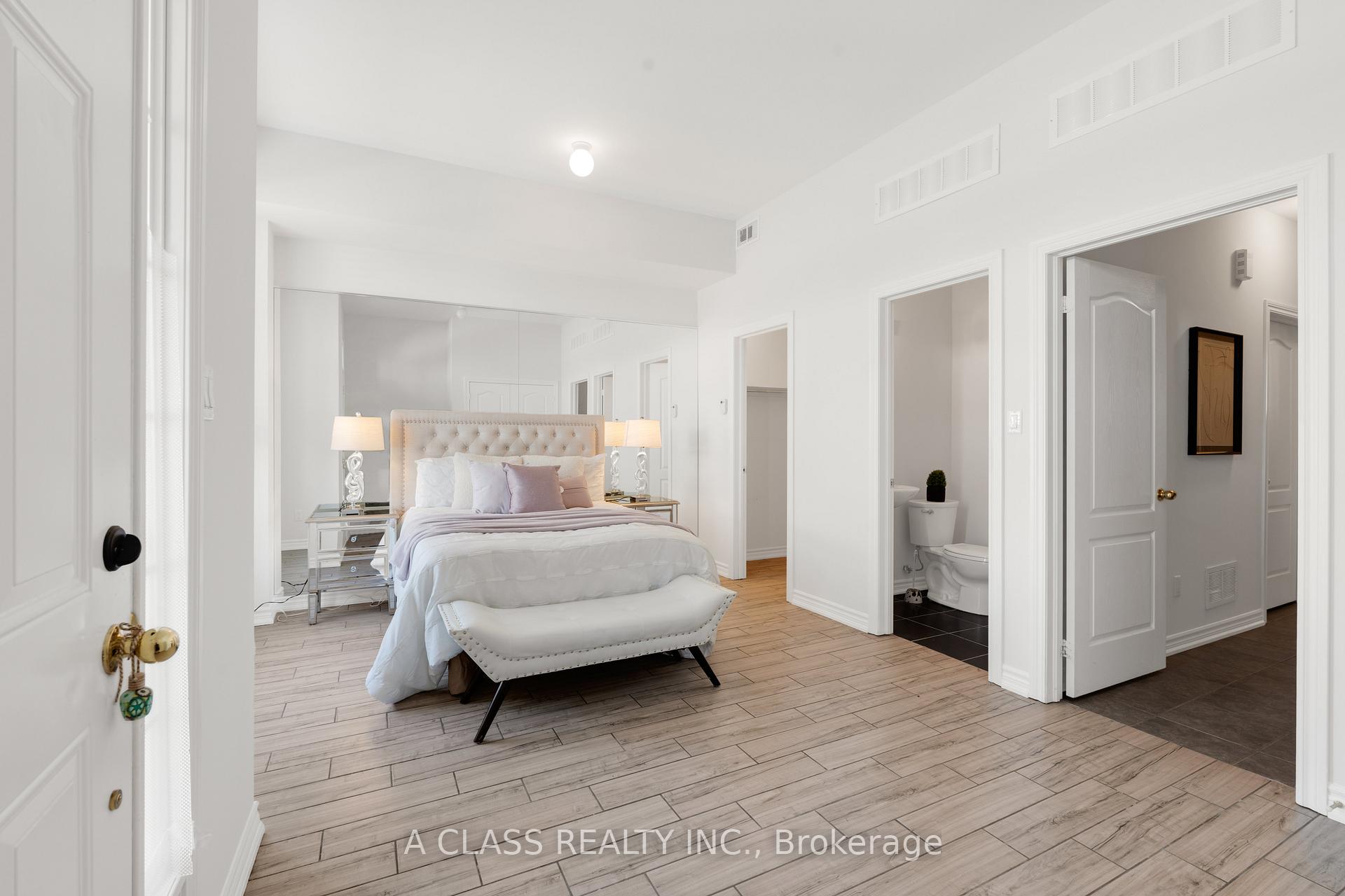 Photo 3 of 10397 Woodbine Avenue, Markham, Cathedraltown — HOMEH