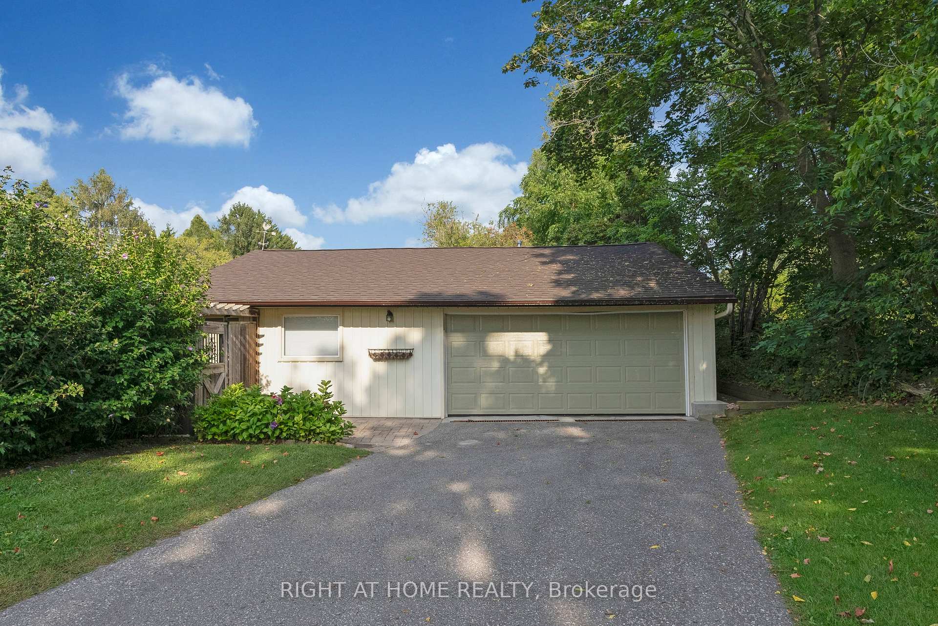 Photo 2 of 9695 Baldwin Street N, Whitby, Rural Whitby — HOMEH