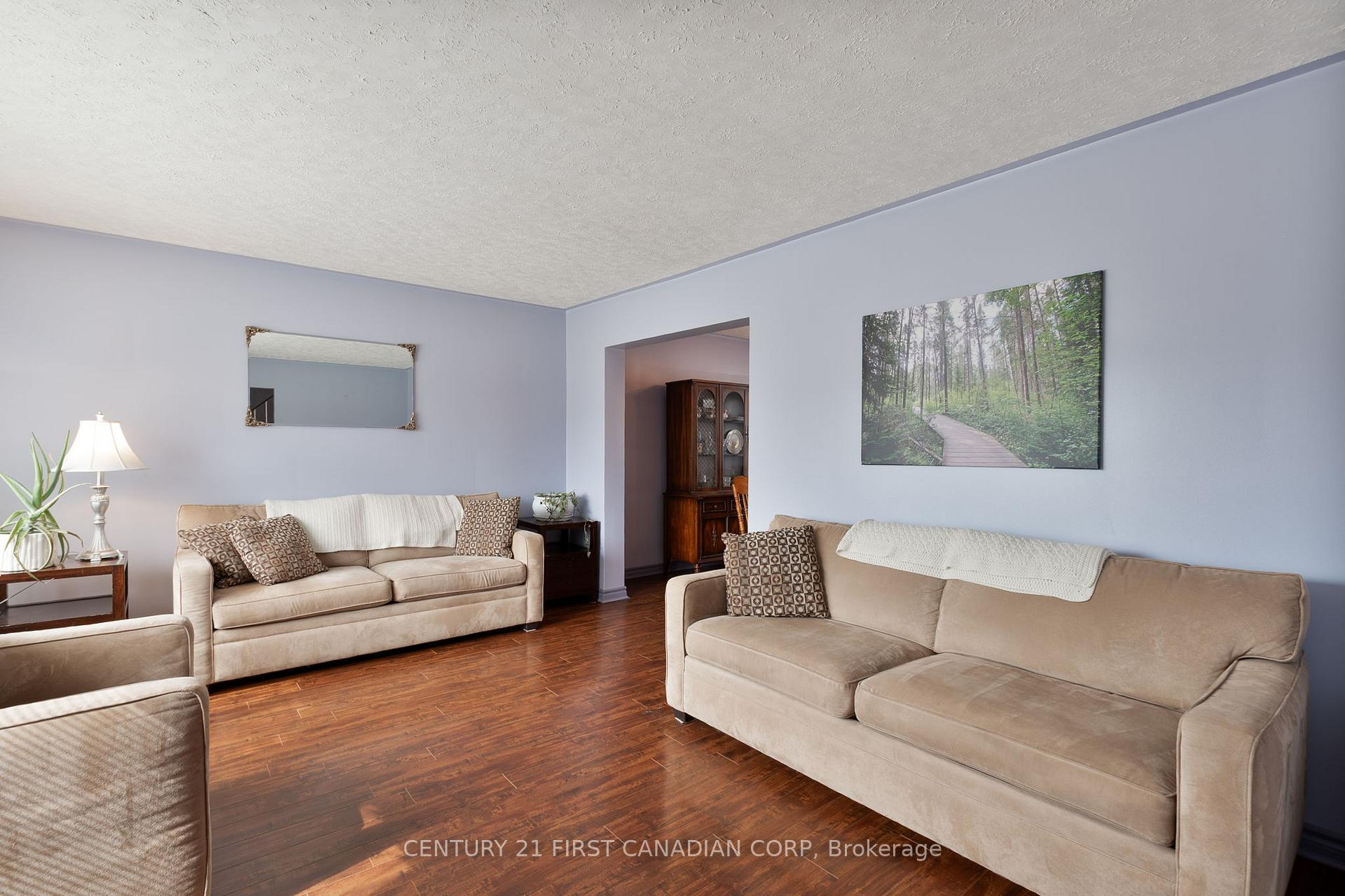 Photo 2 of 23 Rosemount Crescent, St. Thomas — HOMEH