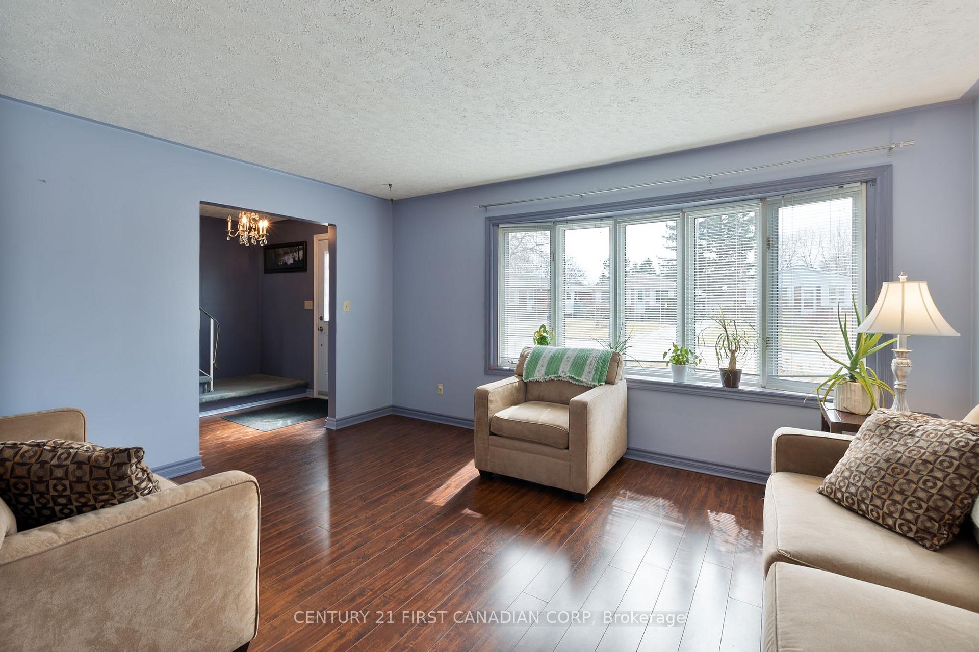 Photo 5 of 23 Rosemount Crescent, St. Thomas — HOMEH