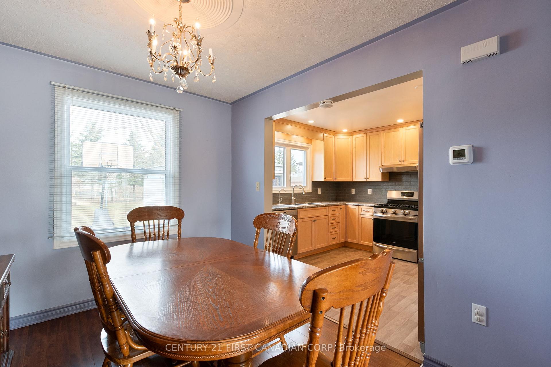 Photo 10 of 23 Rosemount Crescent, St. Thomas — HOMEH