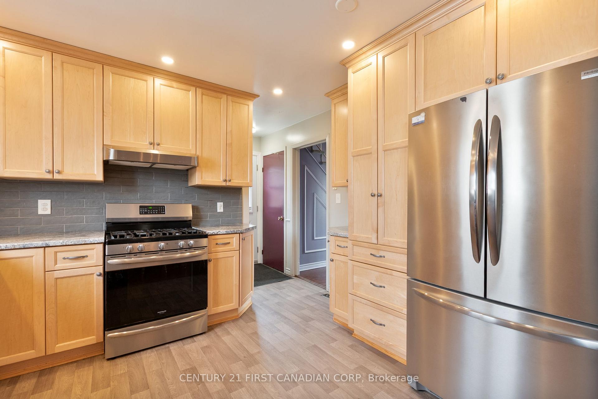 Photo 4 of 23 Rosemount Crescent, St. Thomas — HOMEH