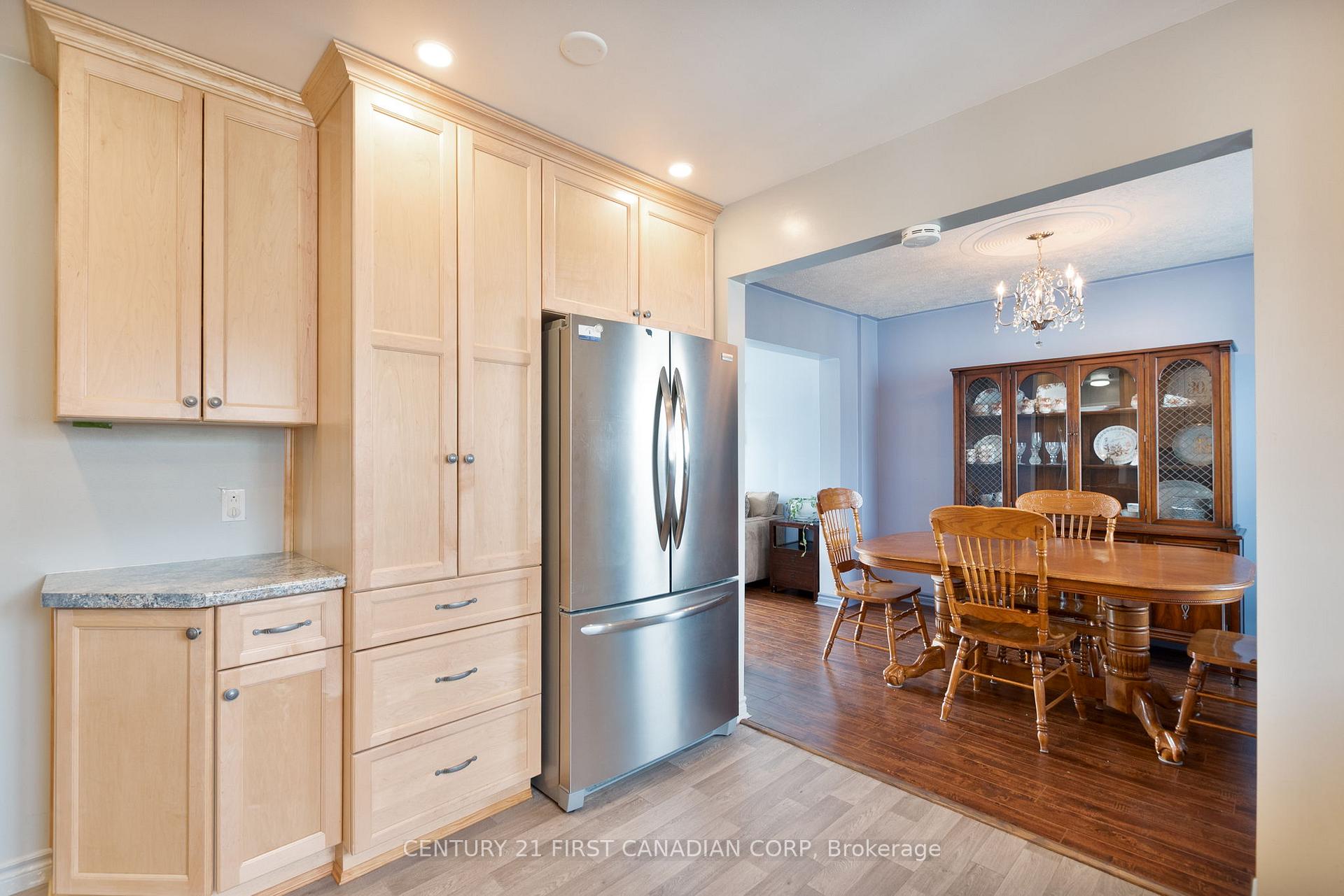 Photo 15 of 23 Rosemount Crescent, St. Thomas — HOMEH