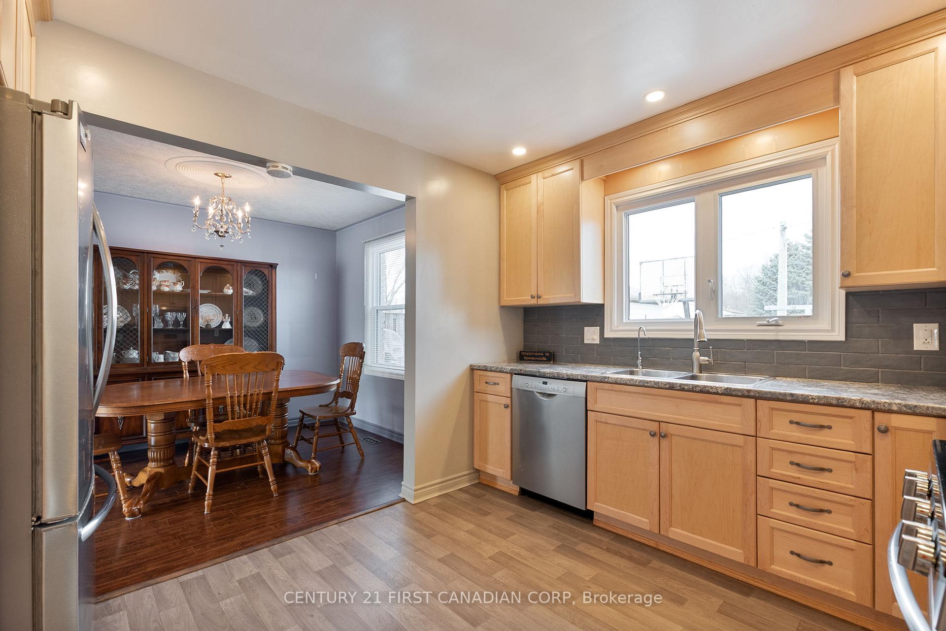 Photo 6 of 23 Rosemount Crescent, St. Thomas — HOMEH