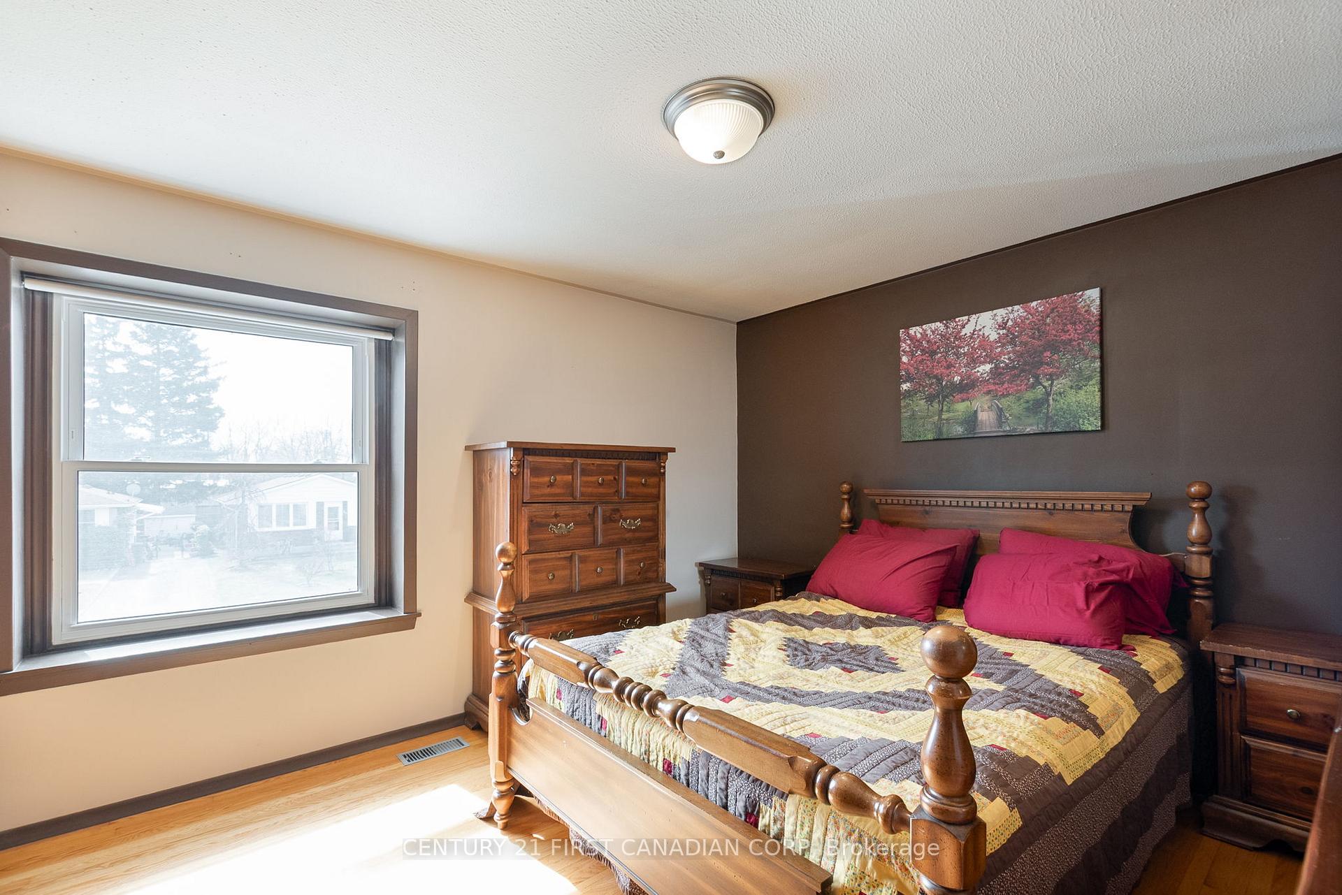 Photo 7 of 23 Rosemount Crescent, St. Thomas — HOMEH