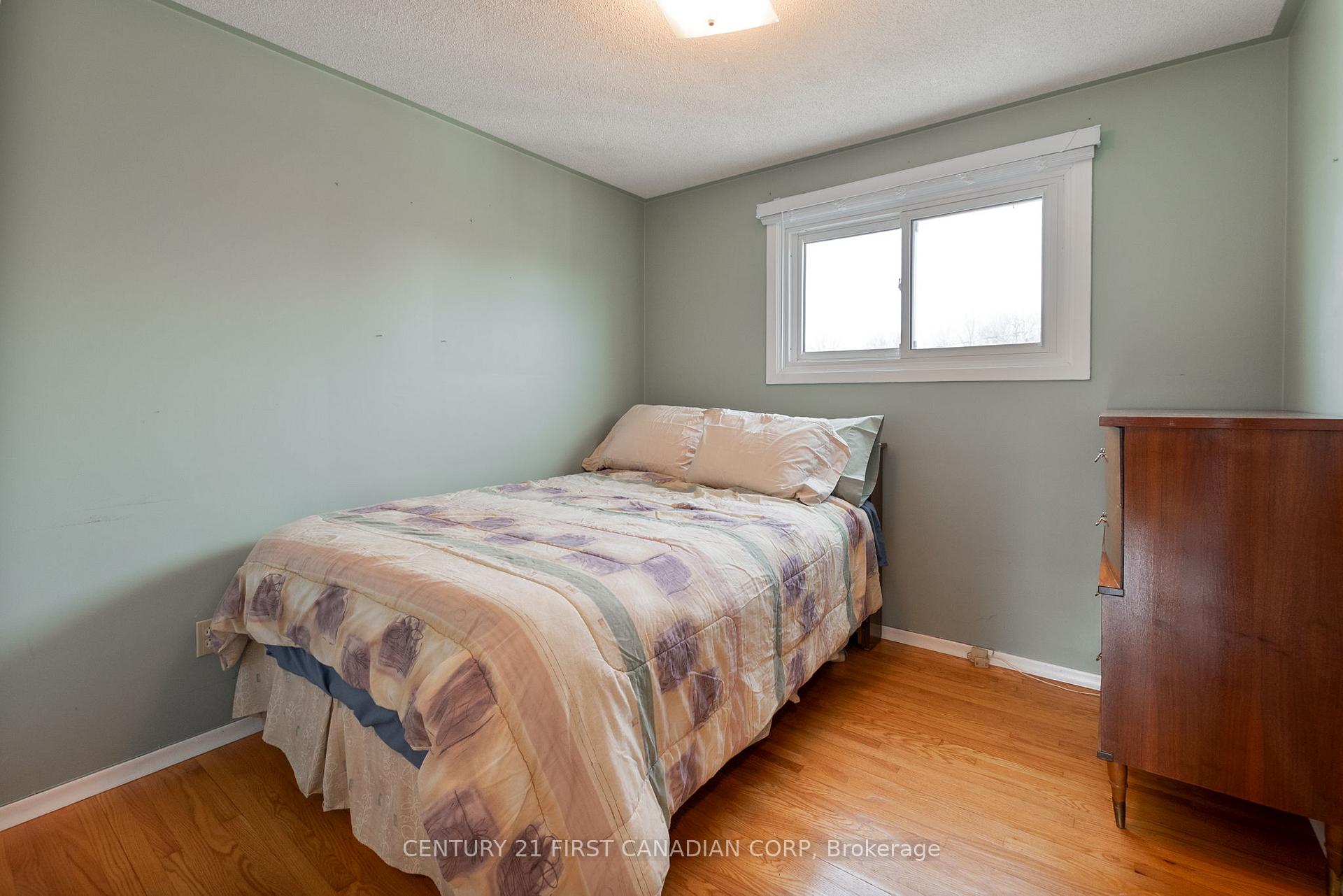 Photo 13 of 23 Rosemount Crescent, St. Thomas — HOMEH
