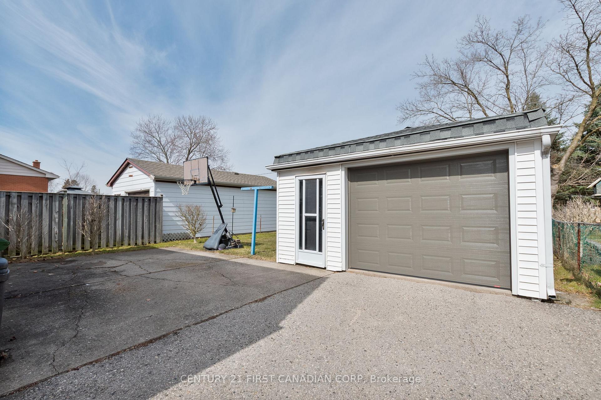 Photo 25 of 23 Rosemount Crescent, St. Thomas — HOMEH