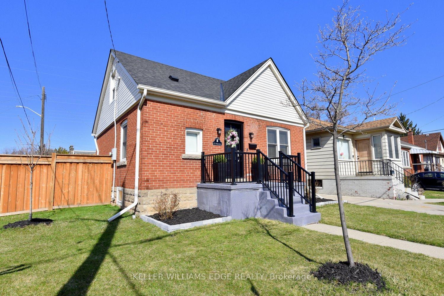 Photo 2 of 251 Normanhurst Avenue, Hamilton, Normanhurst — HOMEH
