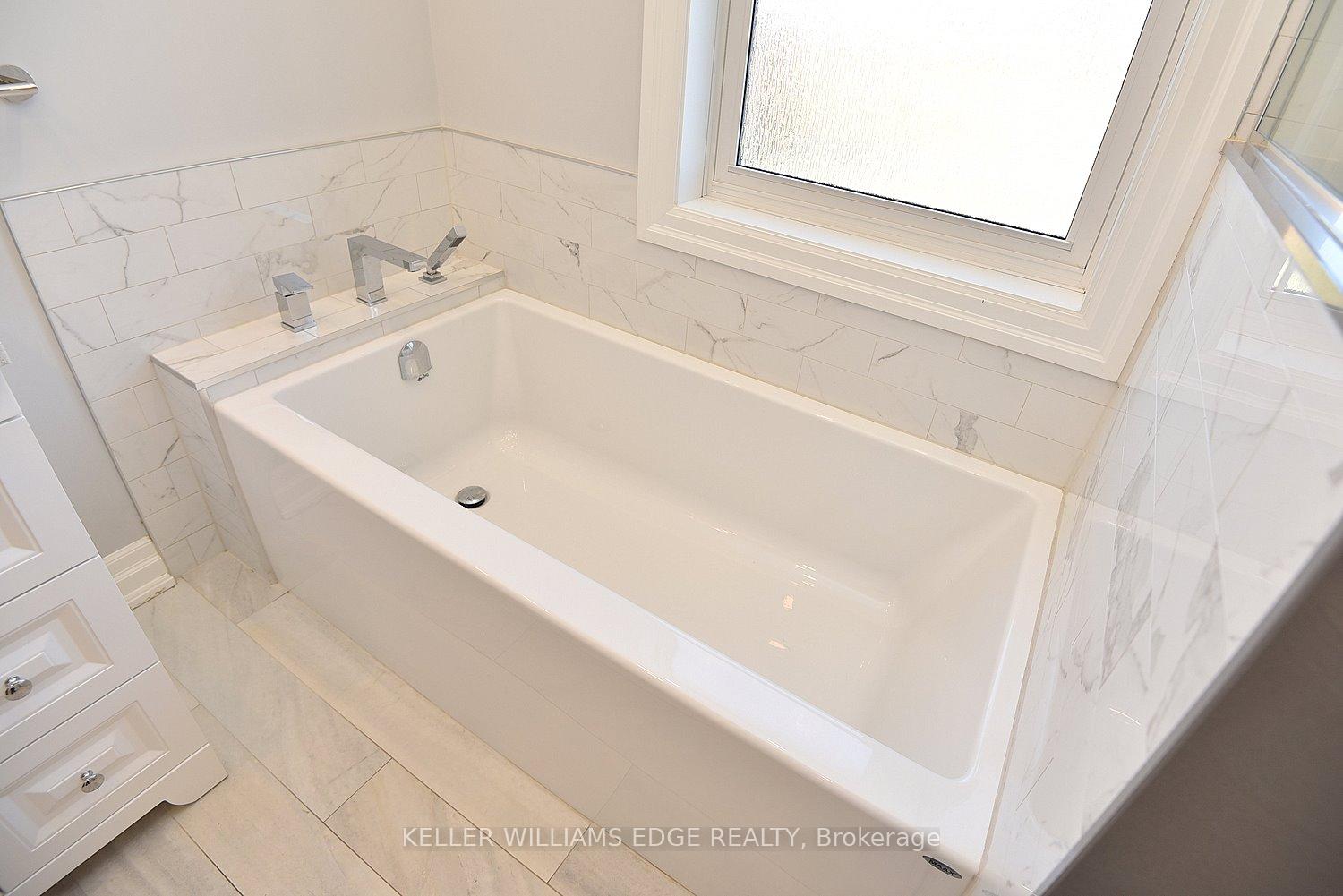 Photo 22 of 251 Normanhurst Avenue, Hamilton, Normanhurst — HOMEH