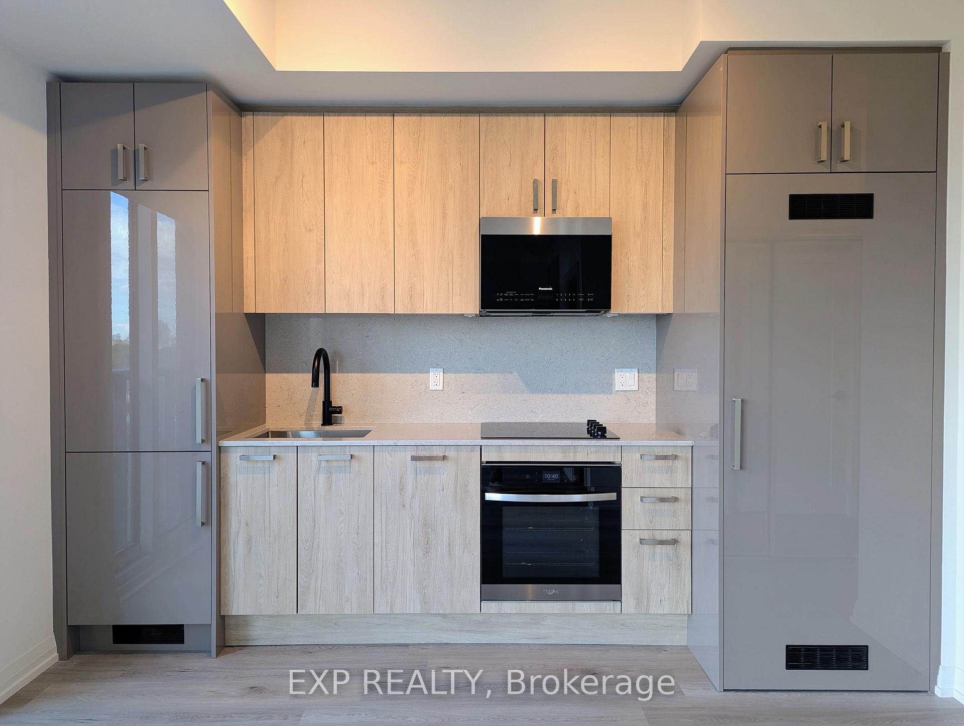 Front of Unit 814, 280 Dundas Street W