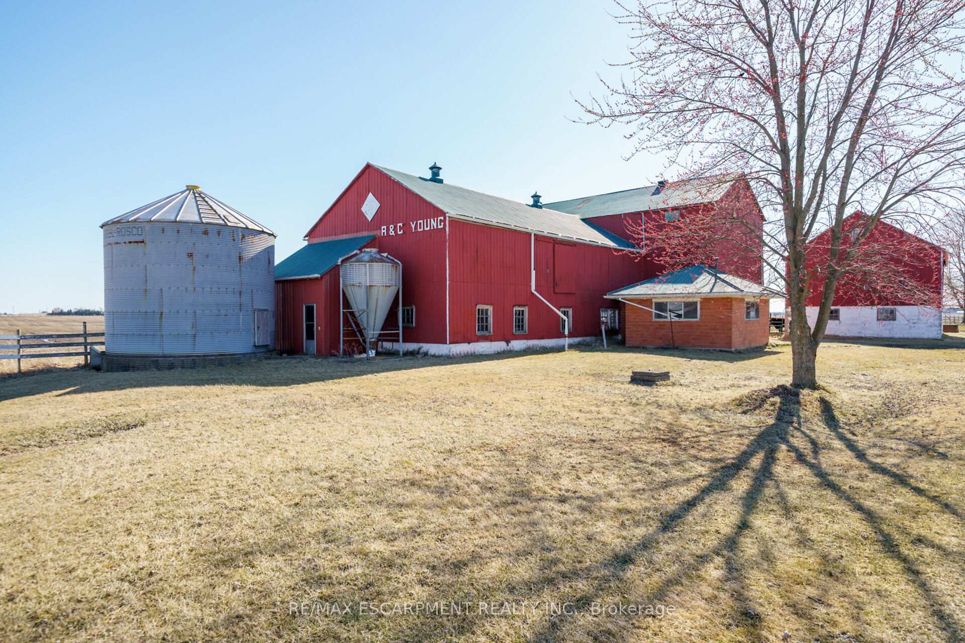 Photo 3 of 3412 Young Road, Haldimand — HOMEH