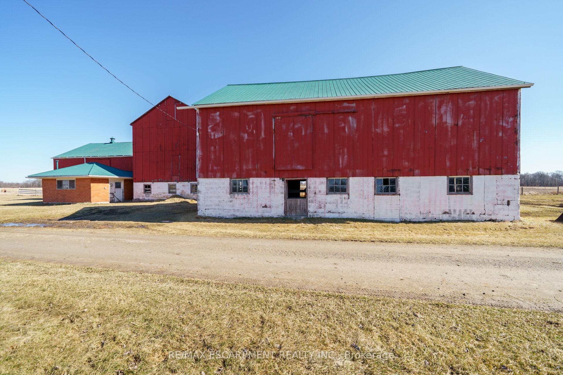 Photo 4 of 3412 Young Road, Haldimand — HOMEH