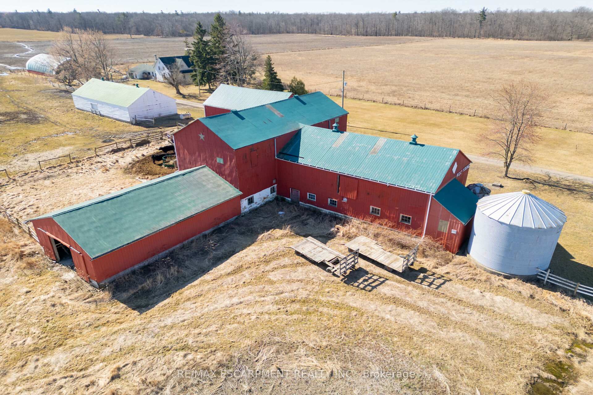 Photo 20 of 3412 Young Road, Haldimand — HOMEH