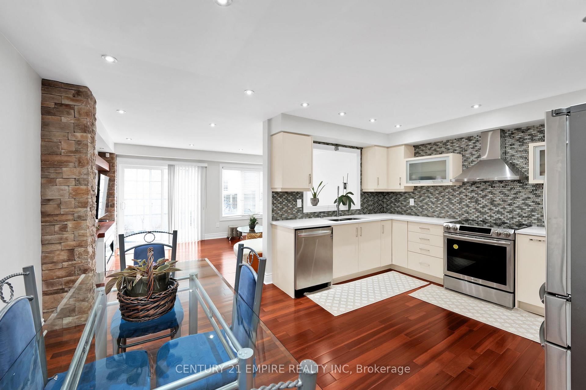 Photo 10 of 157 Venice Gate Drive, Vaughan, Vellore Village — HOMEH
