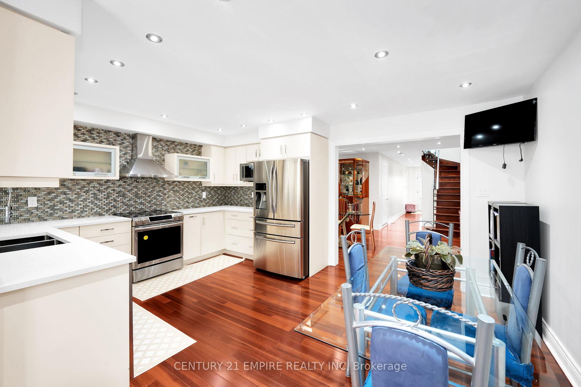 Photo 2 of 157 Venice Gate Drive, Vaughan, Vellore Village — HOMEH