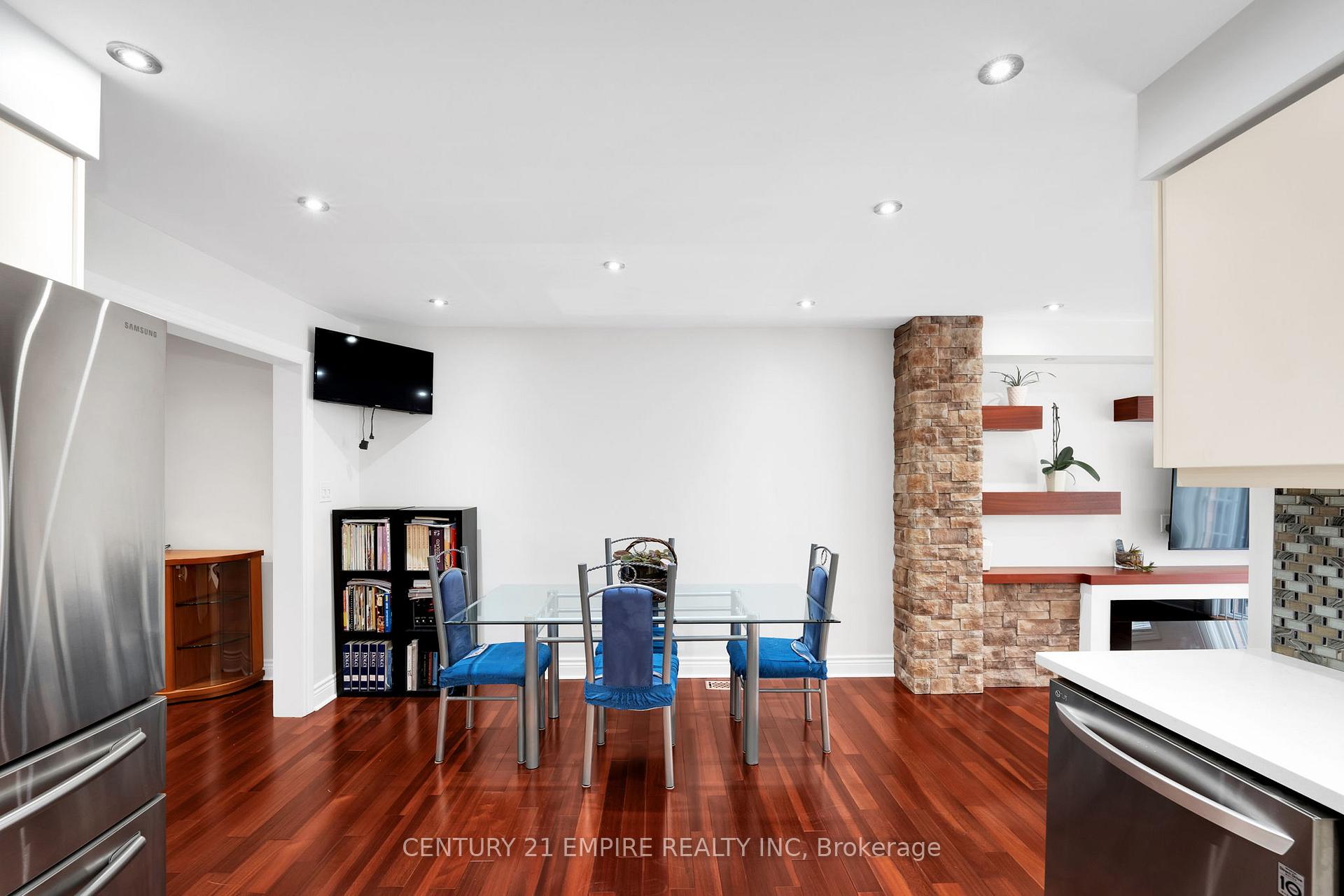 Photo 4 of 157 Venice Gate Drive, Vaughan, Vellore Village — HOMEH