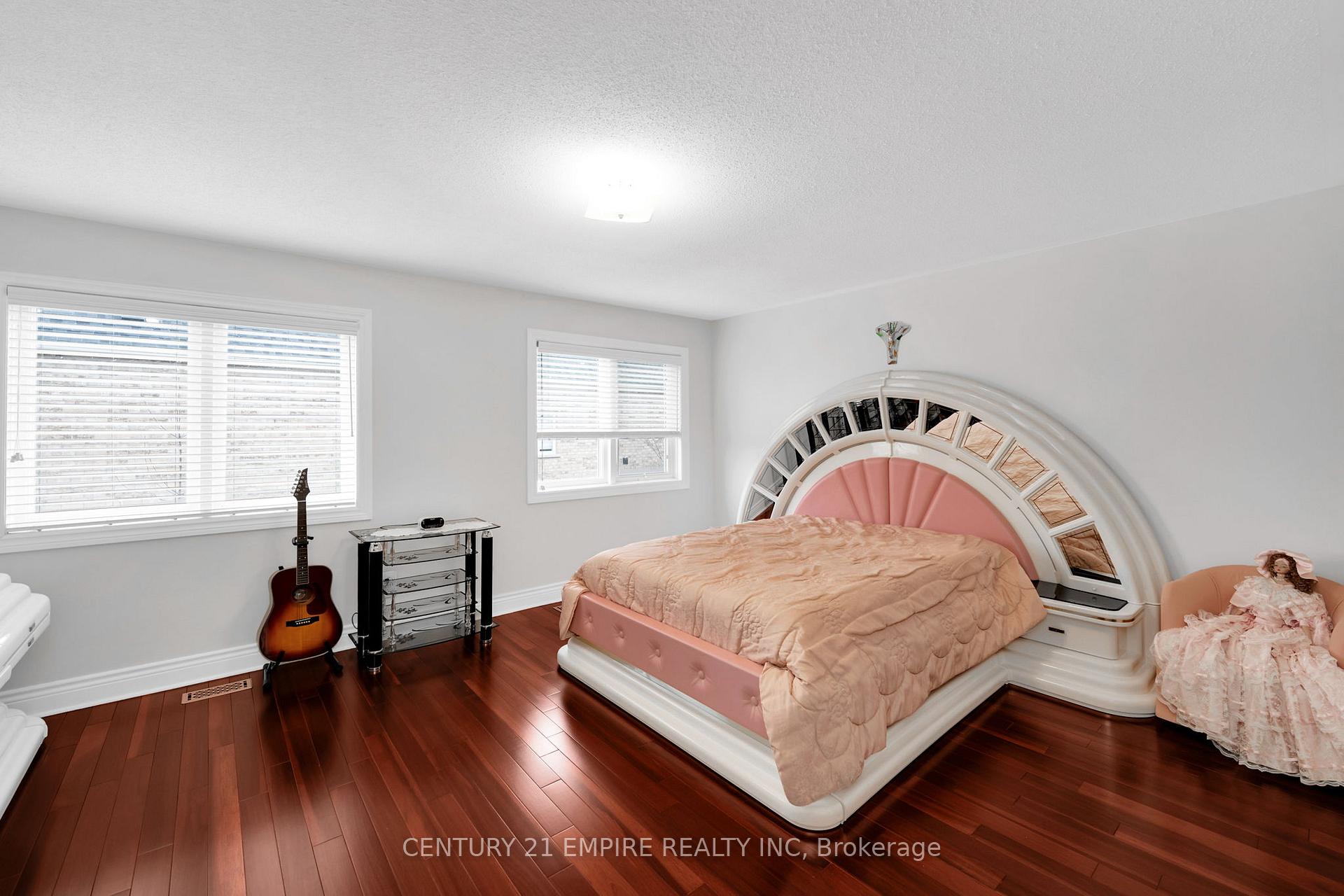 Photo 12 of 157 Venice Gate Drive, Vaughan, Vellore Village — HOMEH
